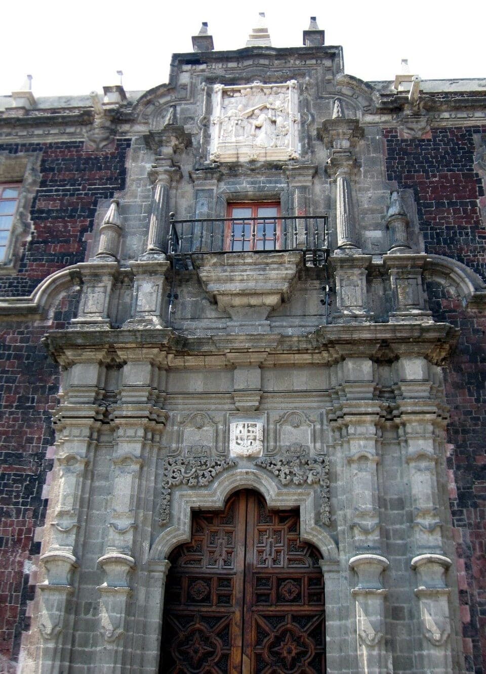 Antiguo Colegio de San Ildefonso: Creation and The Trench
