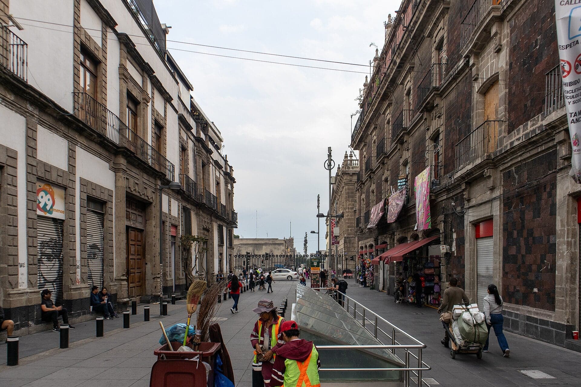 Secretaría de Educación Pública: Rivera's Book of Courtyards