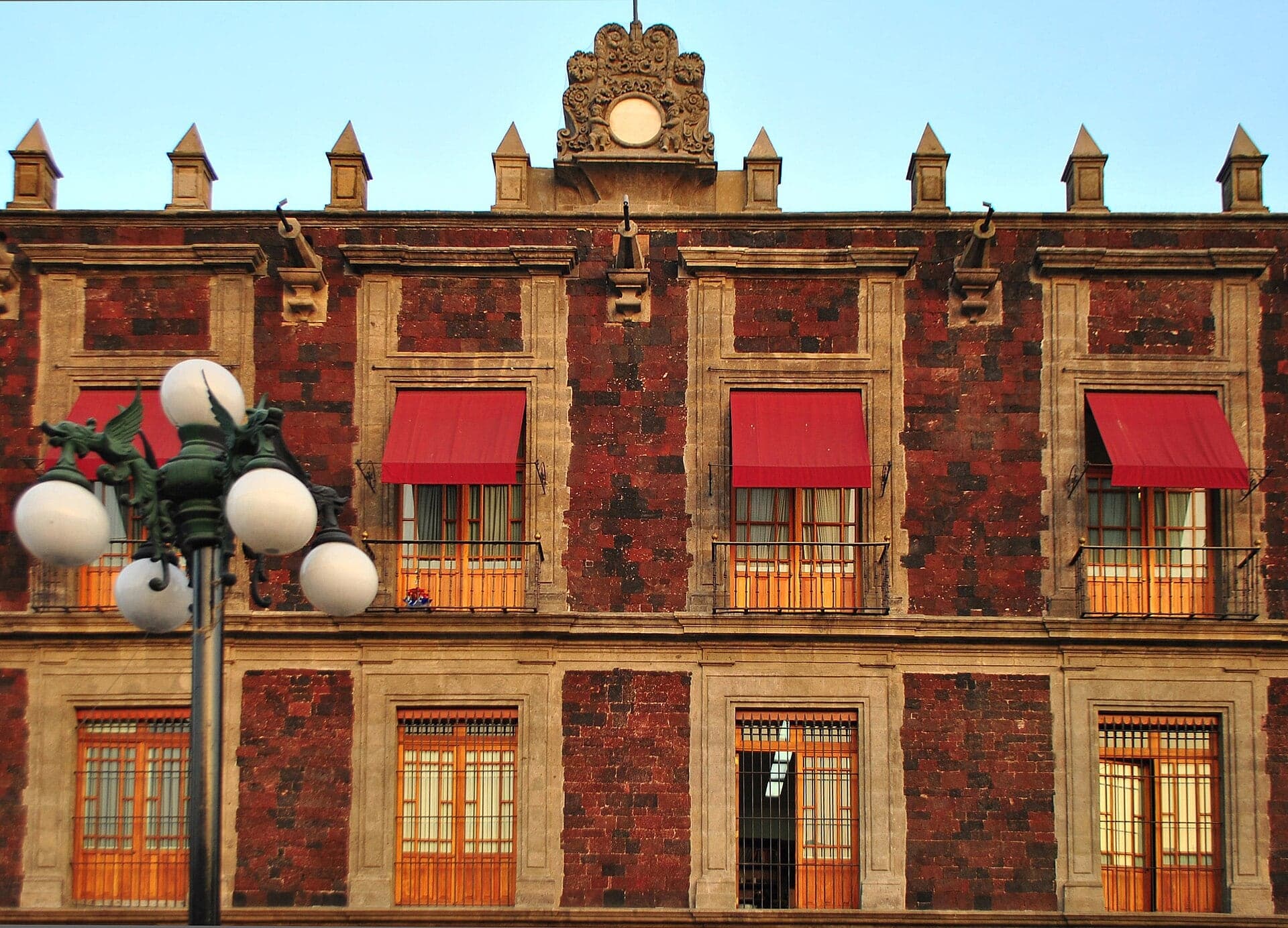 Plaza Santo Domingo: Who Controls the Story