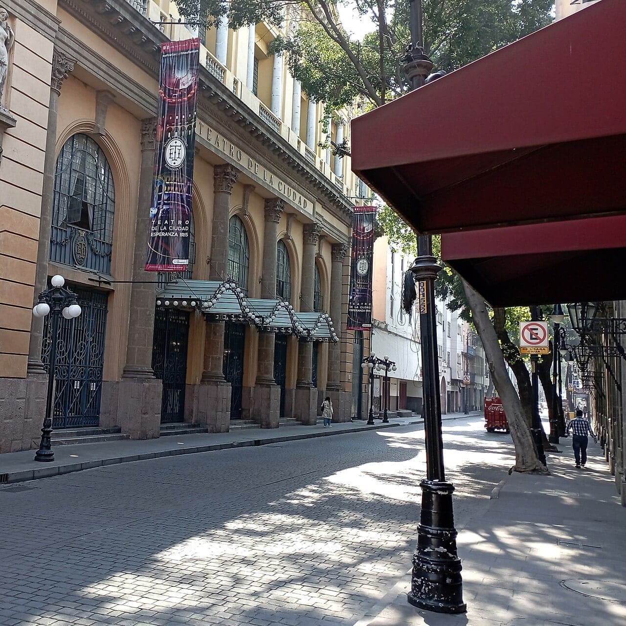 Donceles: An Operetta Star's Theater