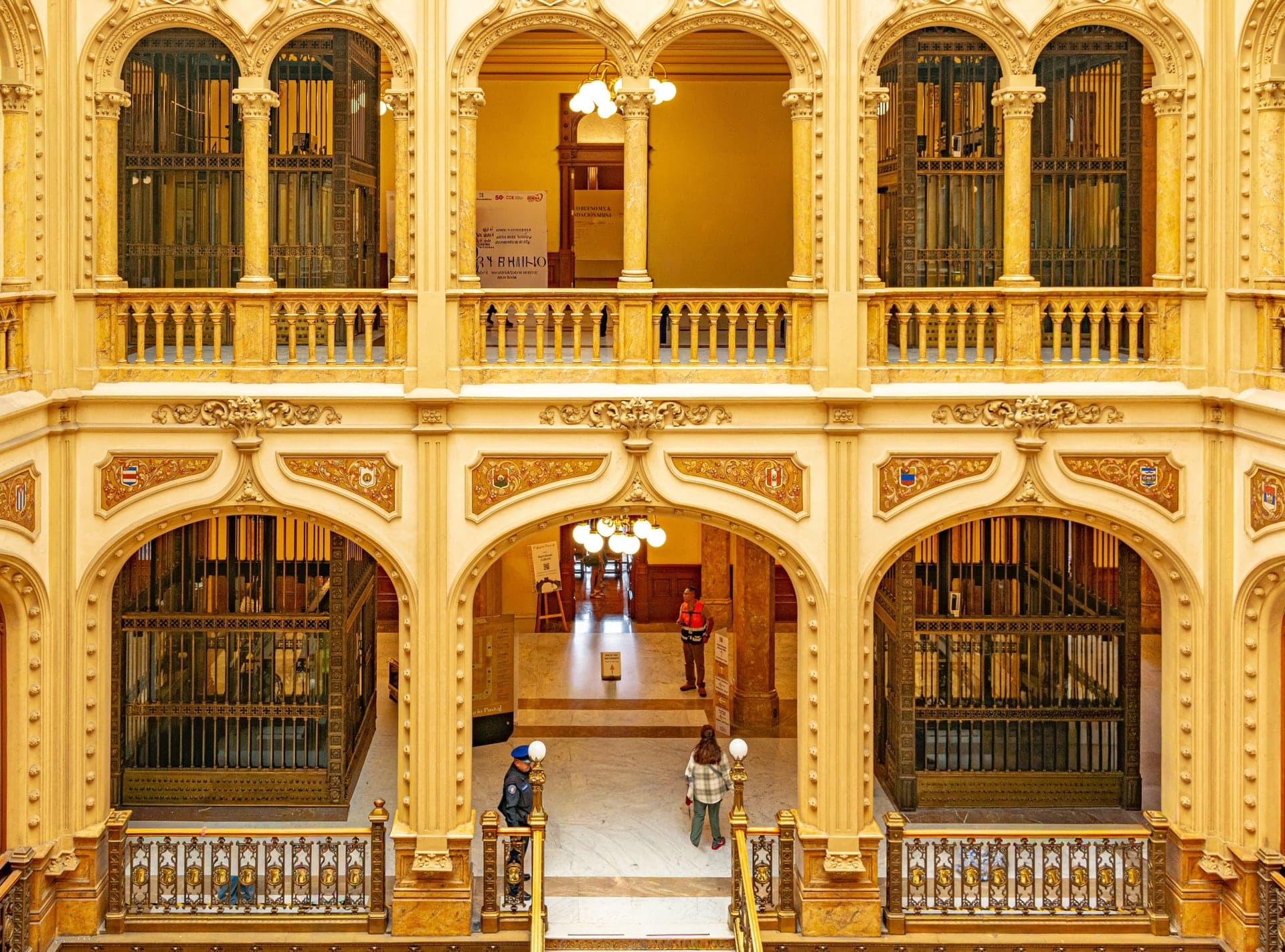 Palacio Postal: Europe's Craft in a Mexican Post Office