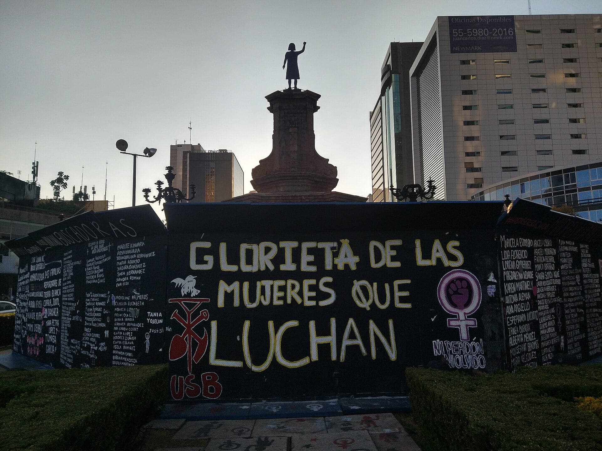Glorieta de las Mujeres que Luchan: The Empty Plinth