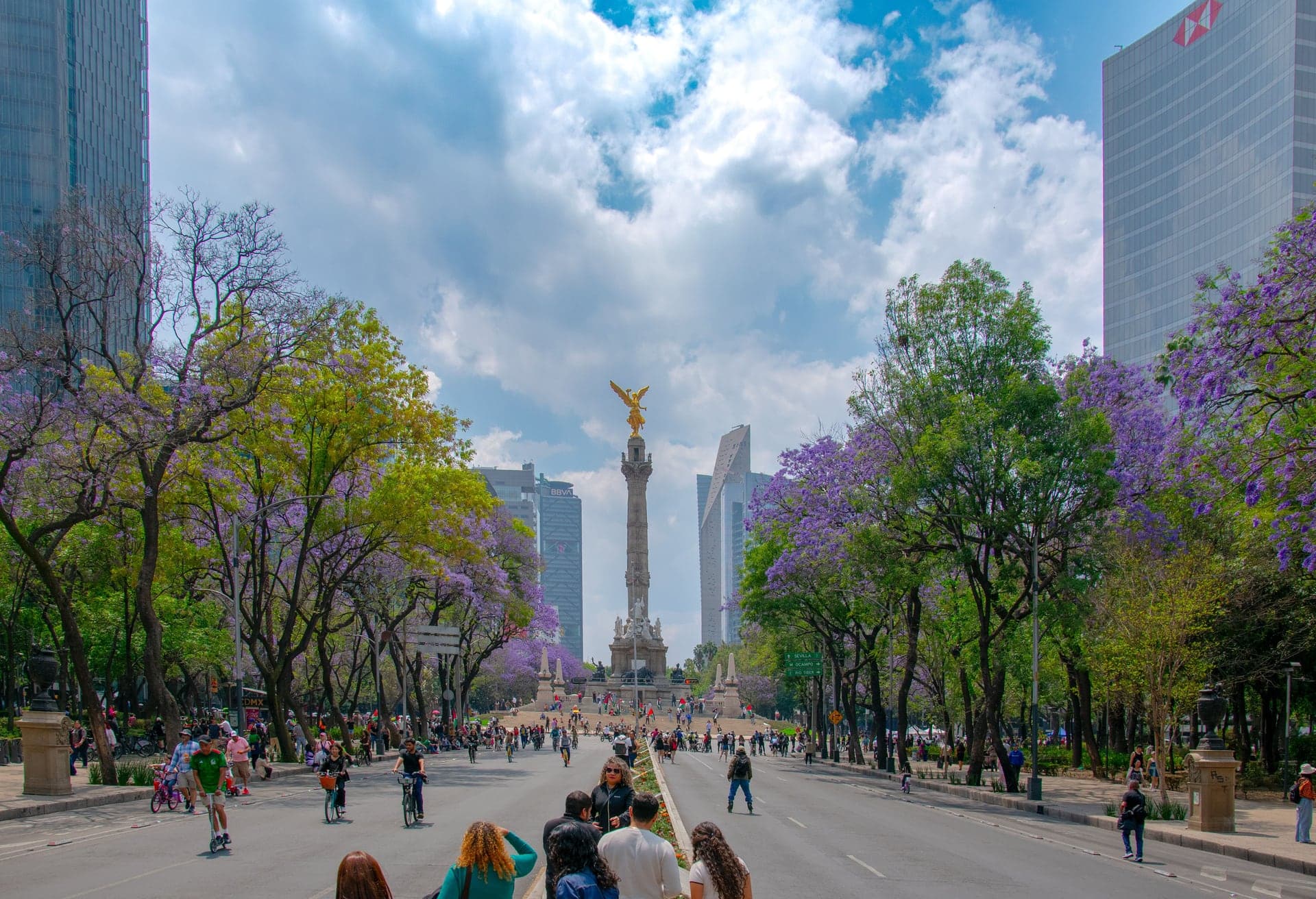 Ángel de la Independencia: Fourteen Extra Steps