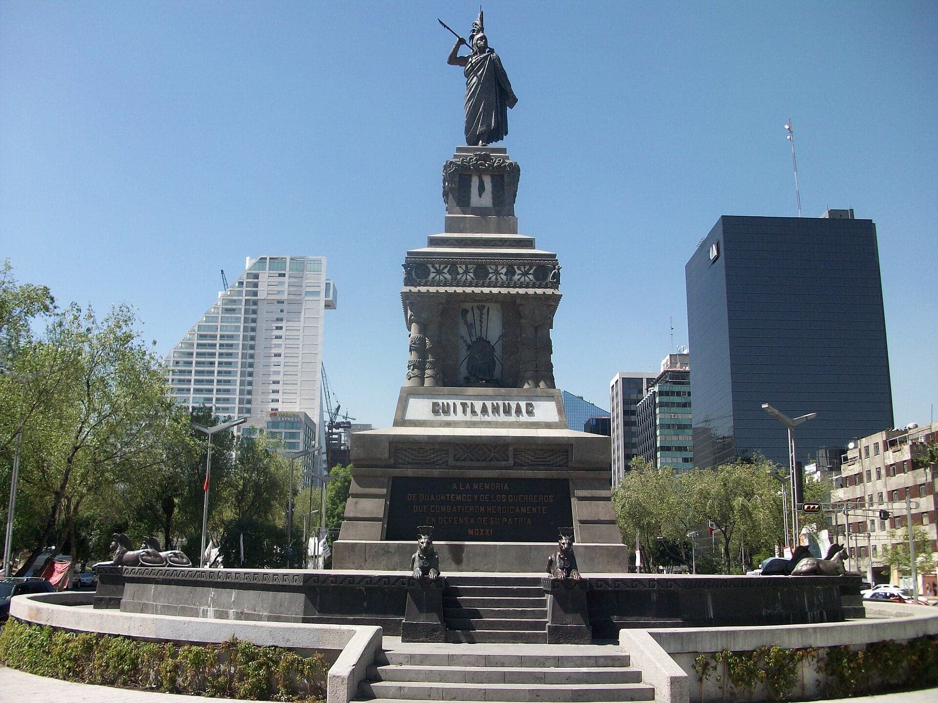Monumento a Cuauhtémoc: The Last Aztec Ruler in Bronze