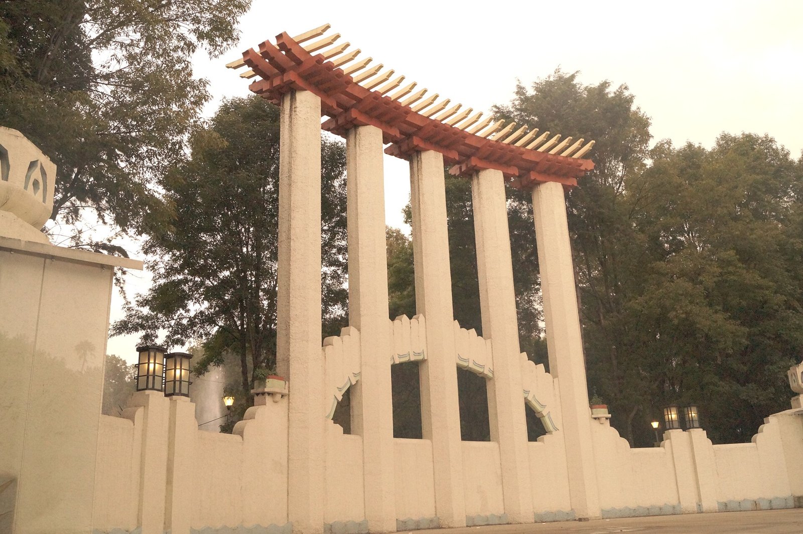 Parque México: The Art Deco Park That Was a Racetrack, a Diplomatic Stunt, and a Yiddish Commons