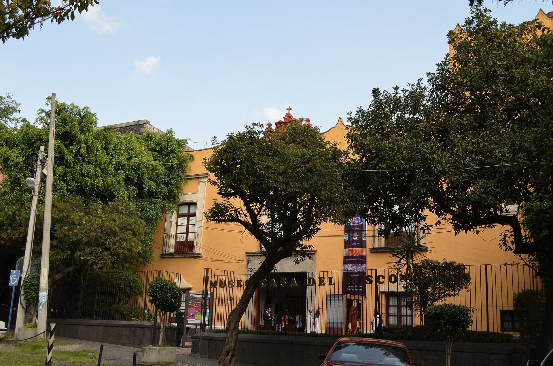 Casa del Risco: A Fountain of Broken China
