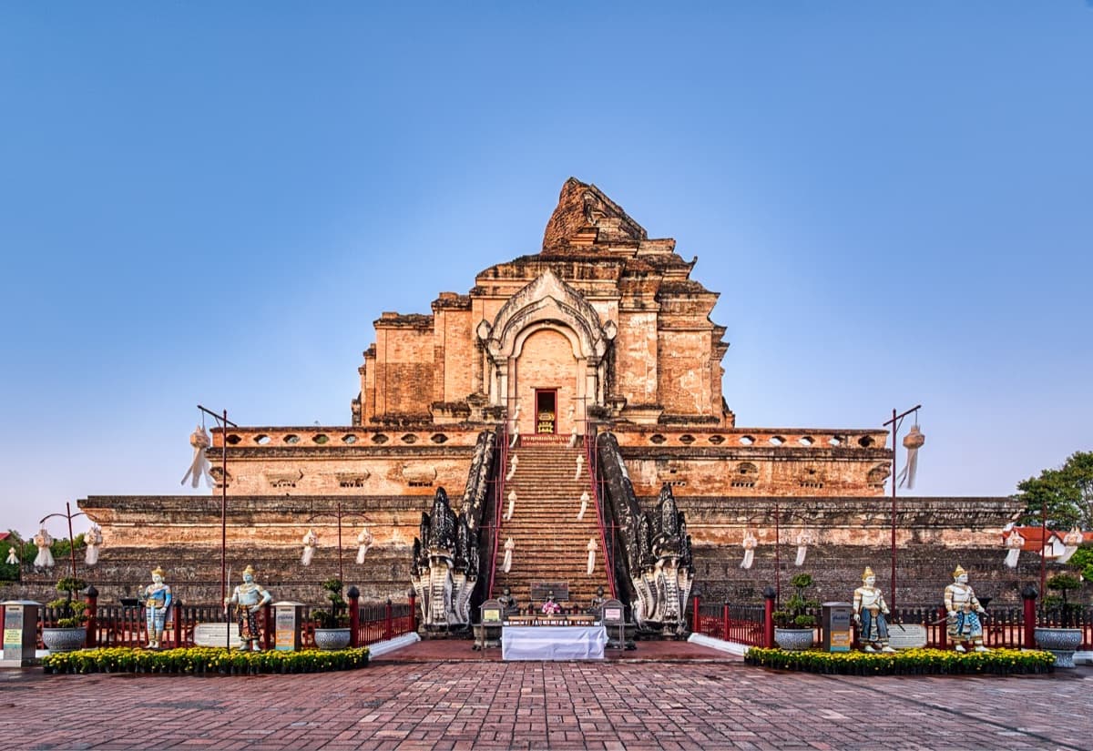 Wat Chedi Luang: The Broken Giant at the Center of Chiang Mai's Moated Square