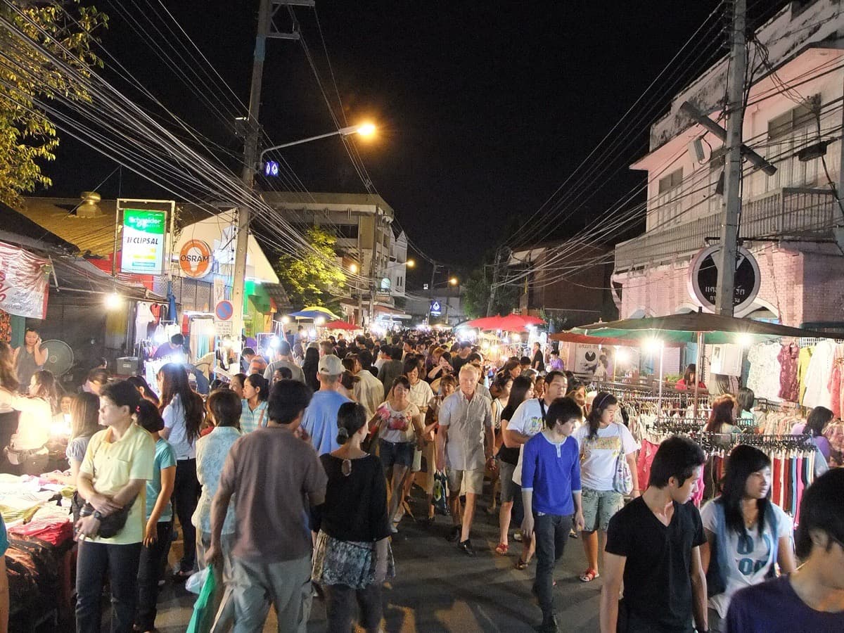 The Wualai Saturday Walking Street: The Craft Made Public