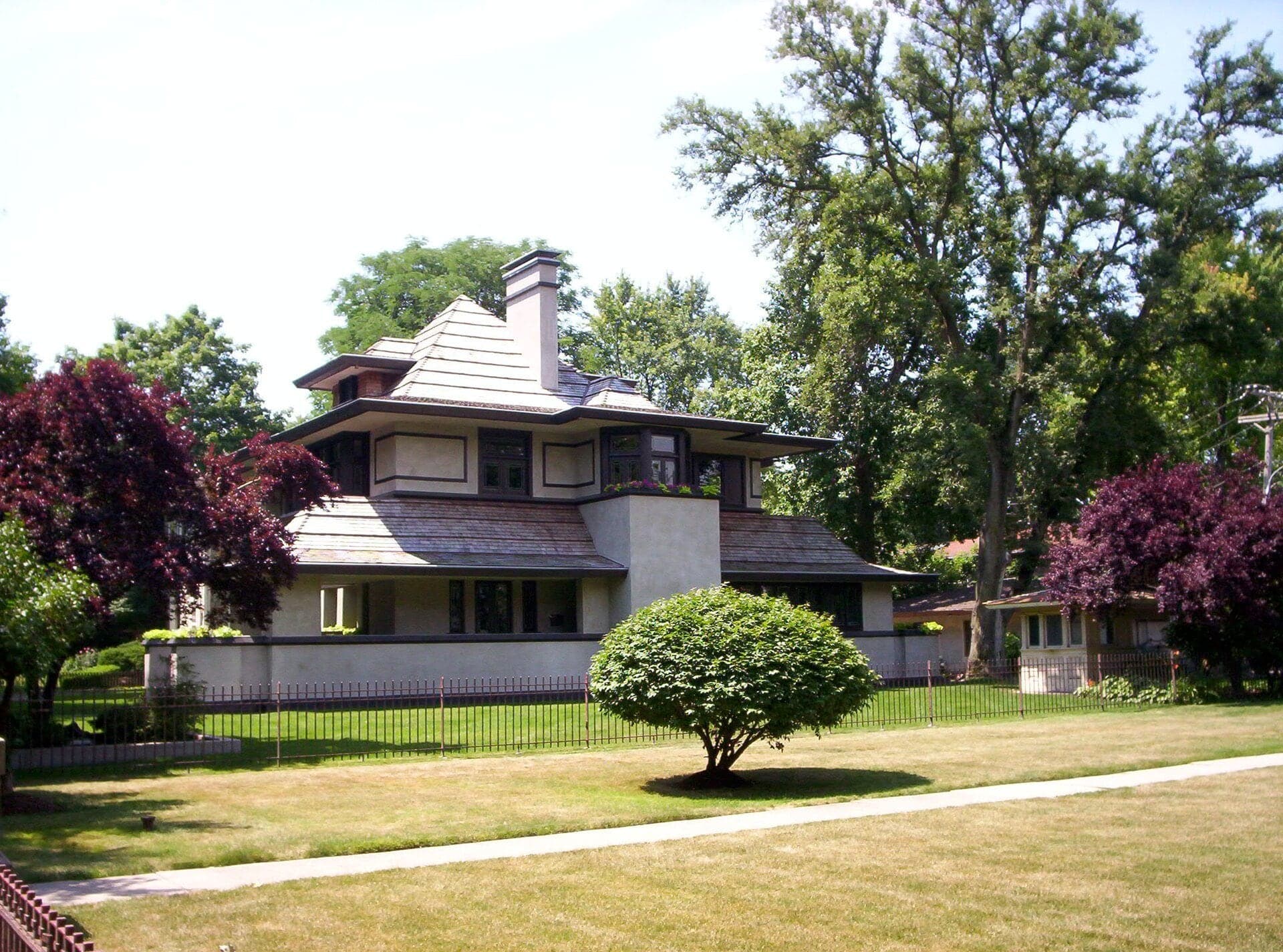 Hills-DeCaro House: An Old House in a New Skin