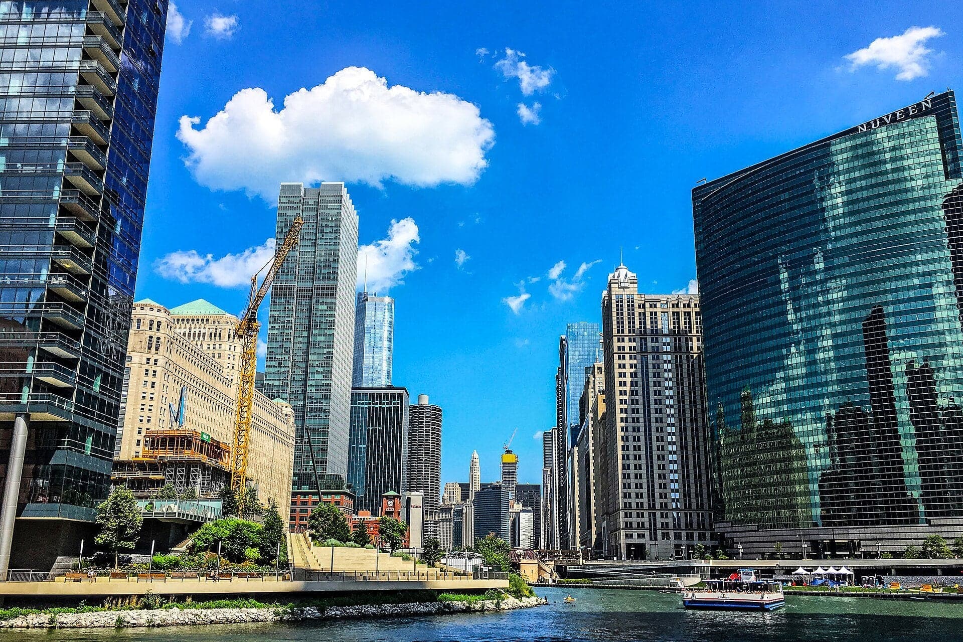 333 West Wacker and the Confluence: A Building Bent to the River