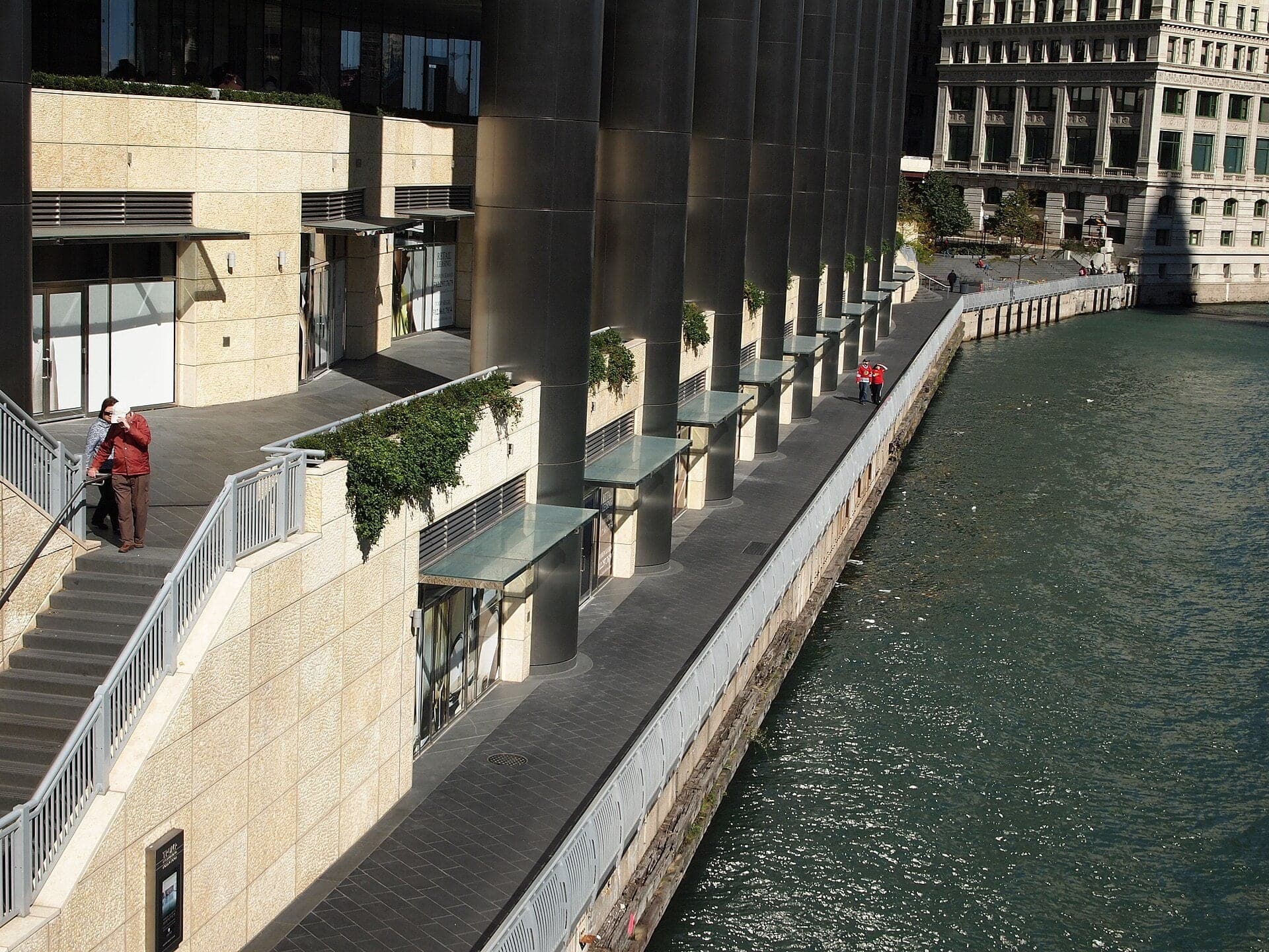 Vietnam Veterans Memorial: Where the Street Meets the Water