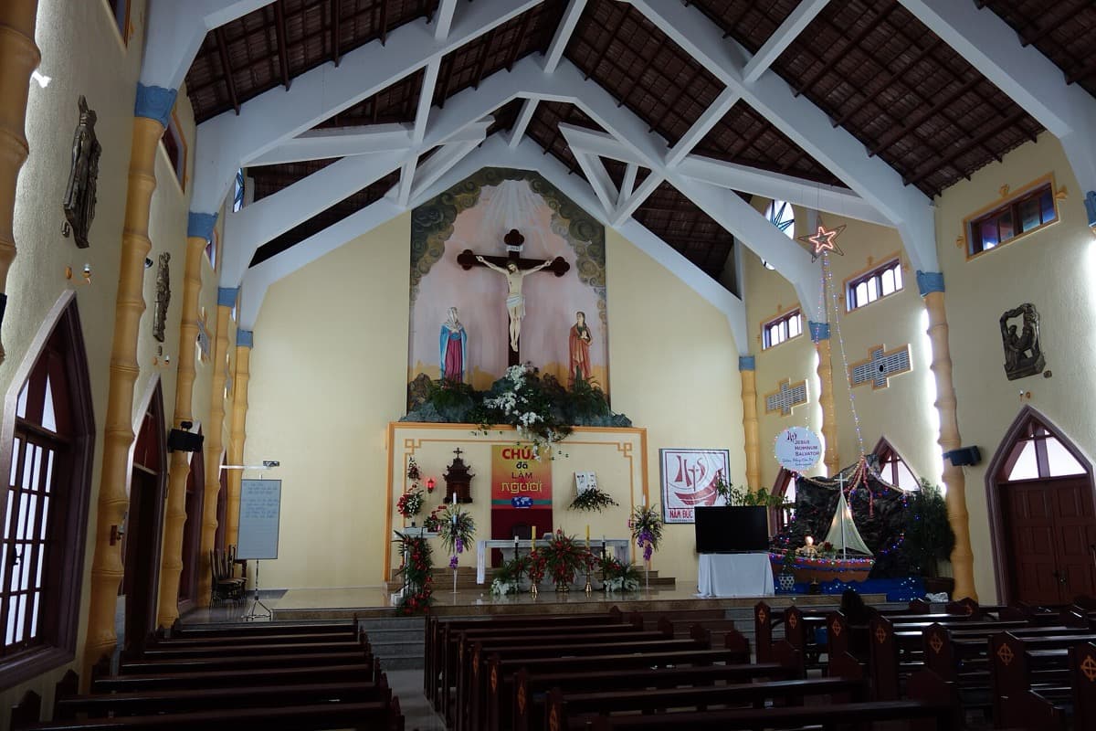 Du Sinh Church: A Temple With a Cross