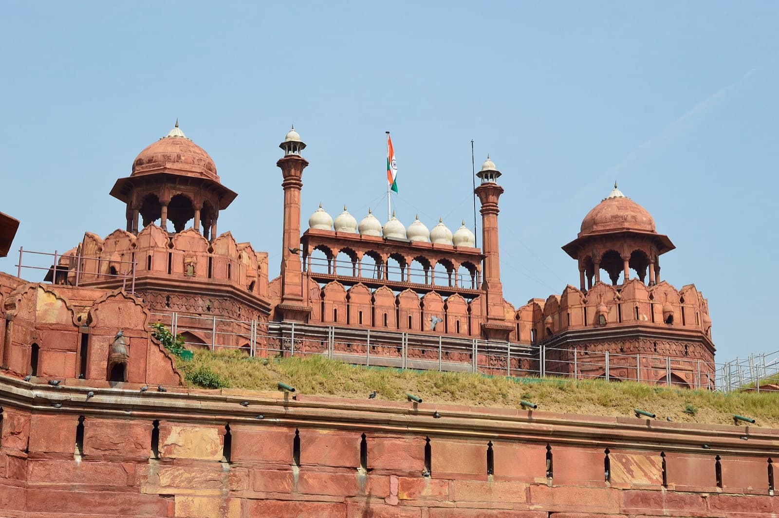The Lahori Gate: How a Mughal Fortress Became the Stage of Free India