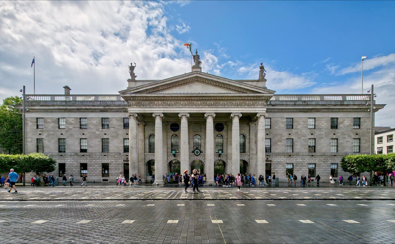 O'Connell Street: The Rising of 1916