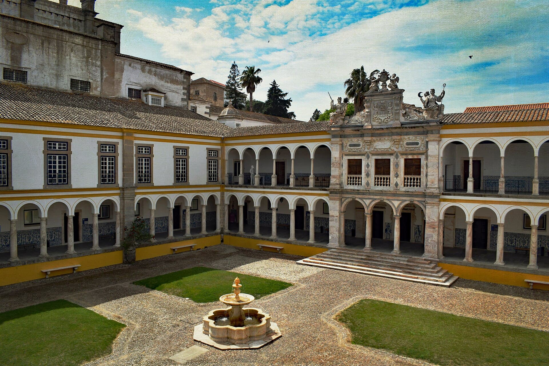 Universidade de Evora: Where the Golden Age Turned to Learning