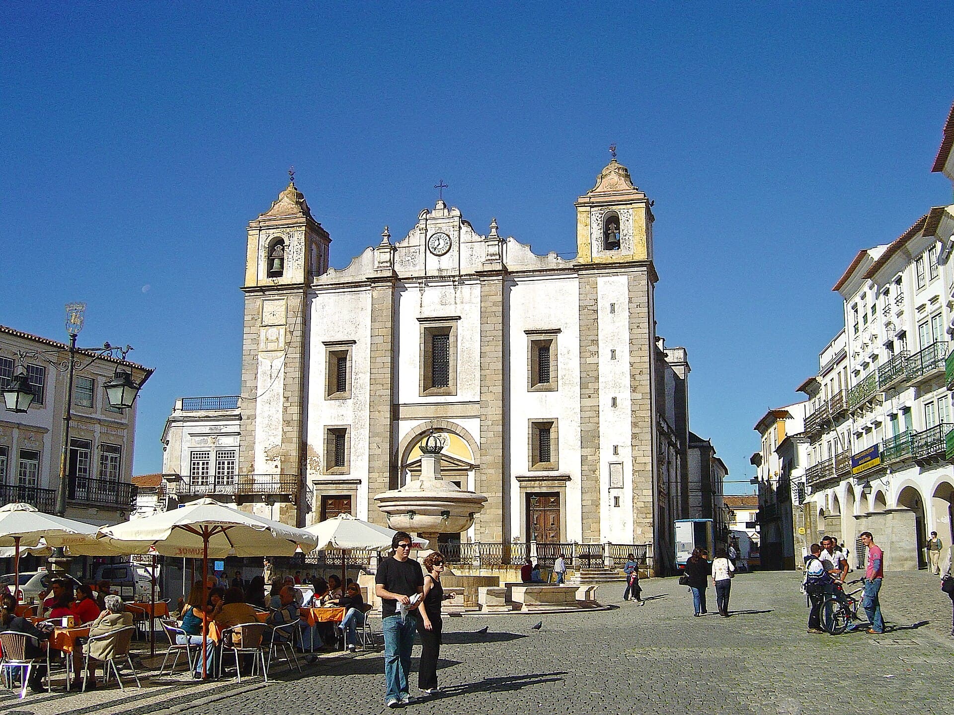 Praca do Giraldo: where the water arrived