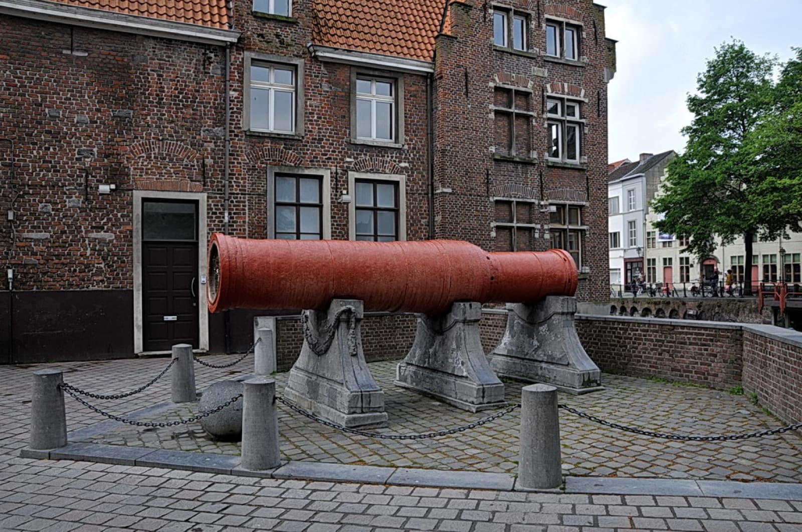 The Dulle Griet: Mad Meg, the Giant Cannon of a Defiant City