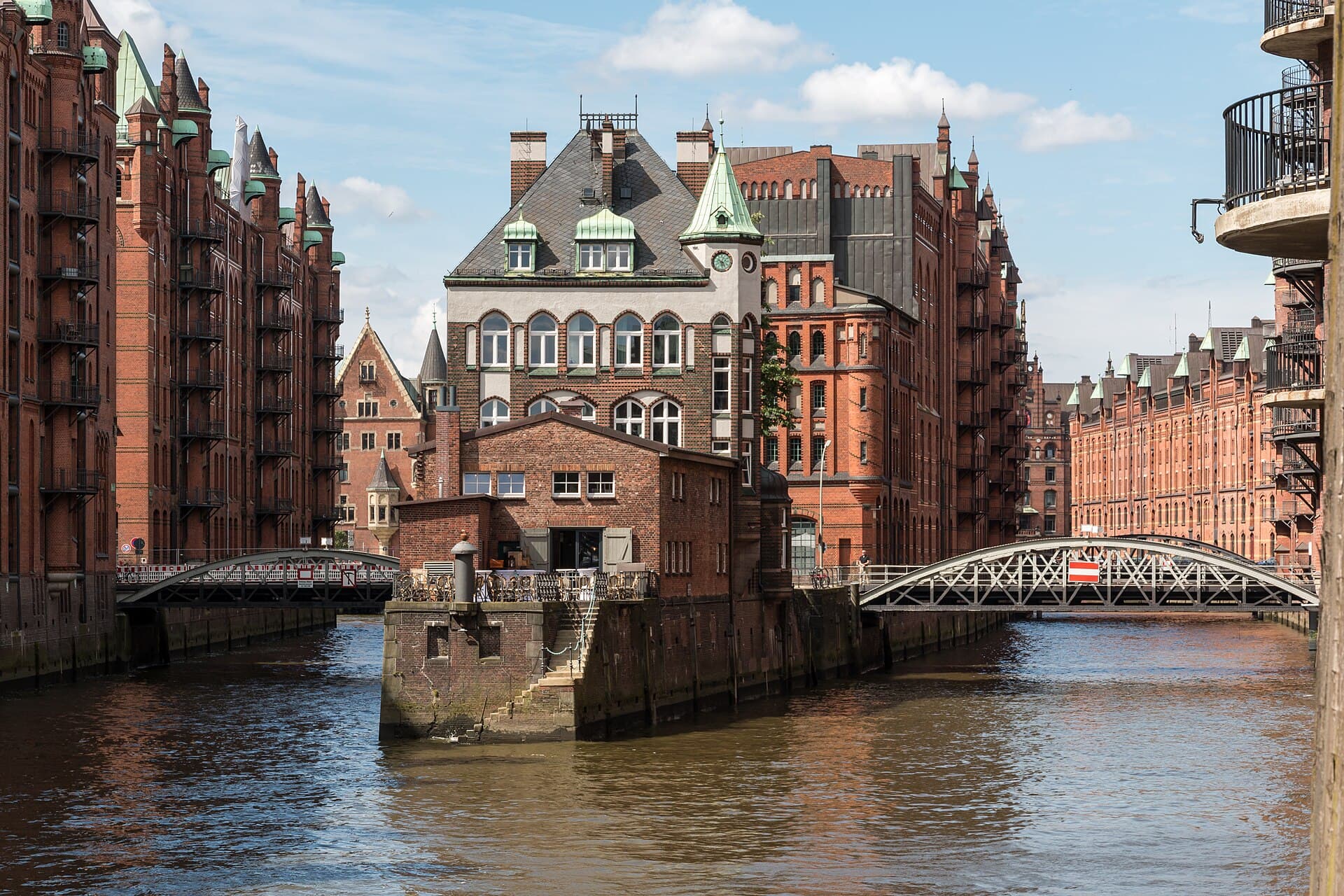 Hamburg, the Free Port of Merchants: A Republic Built on Trade and the Tide