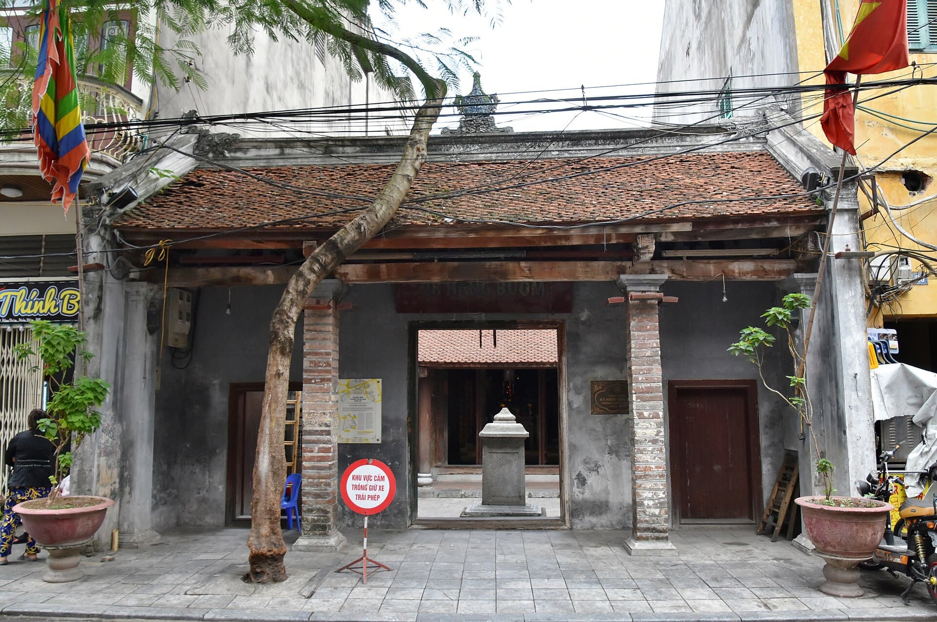 Hang Buom: The Merchants Who Came From Further