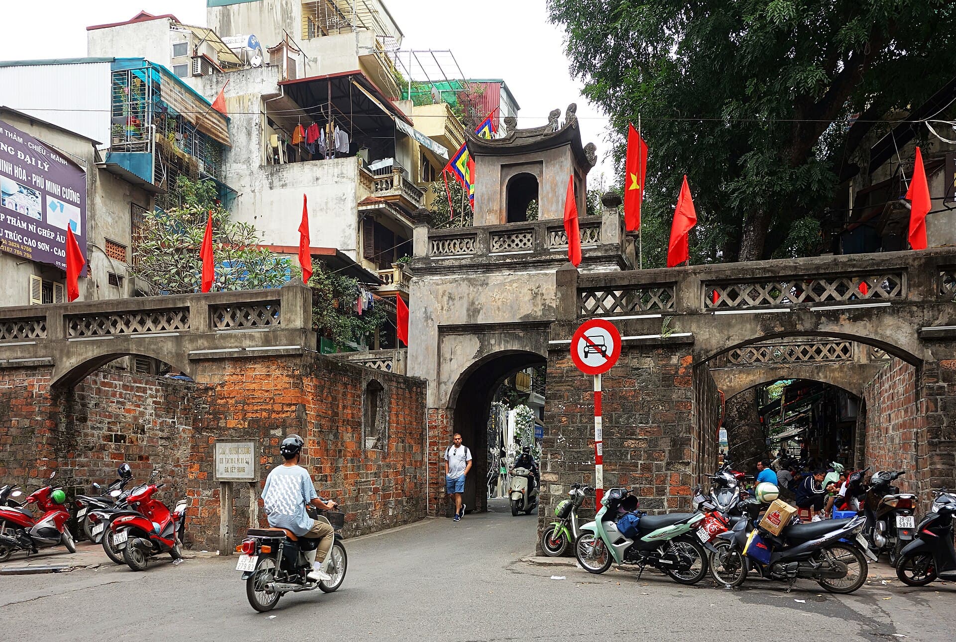 O Quan Chuong: The Last Gate of the Rampart