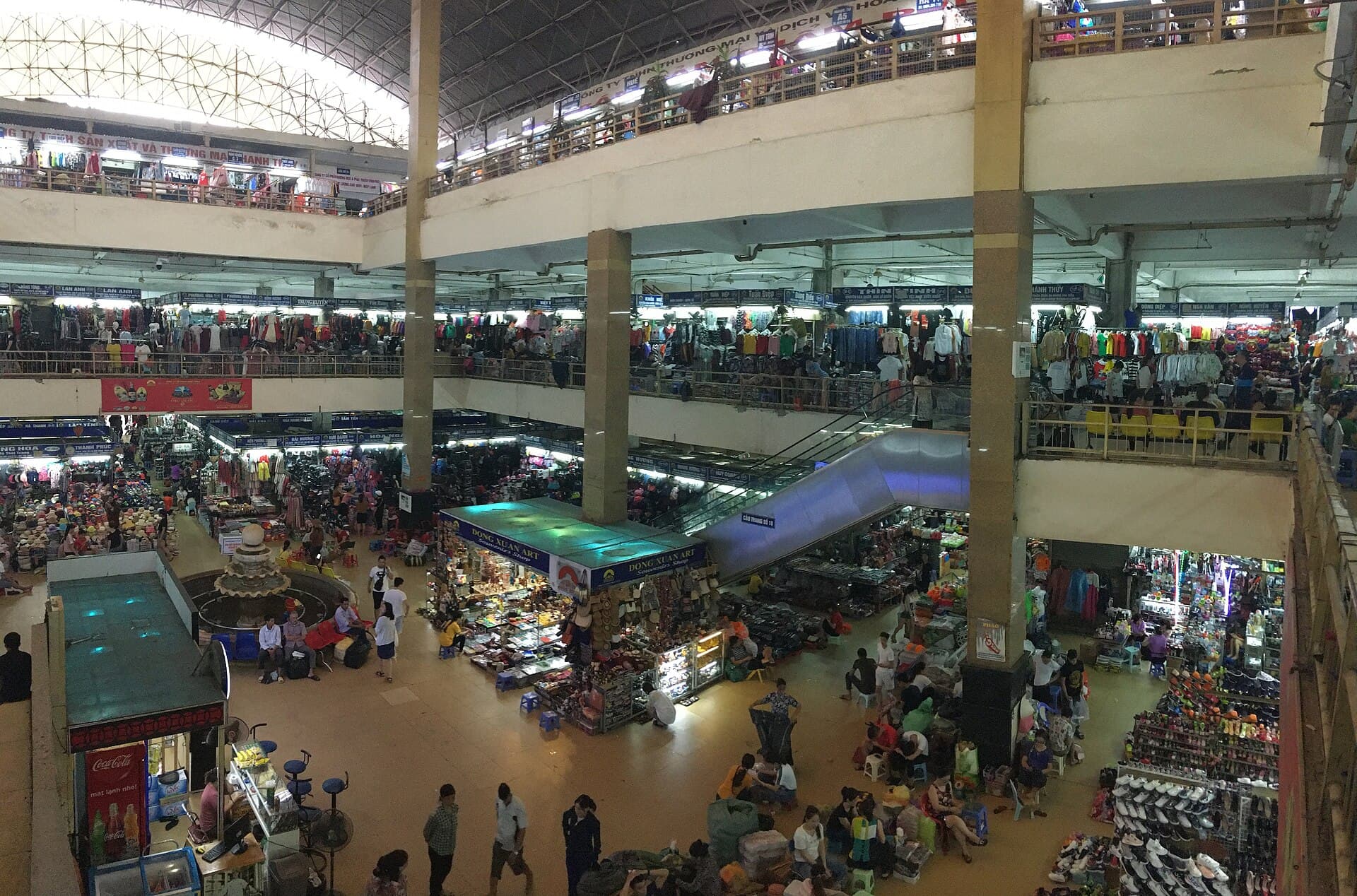 Dong Xuan Market: Count the Arches