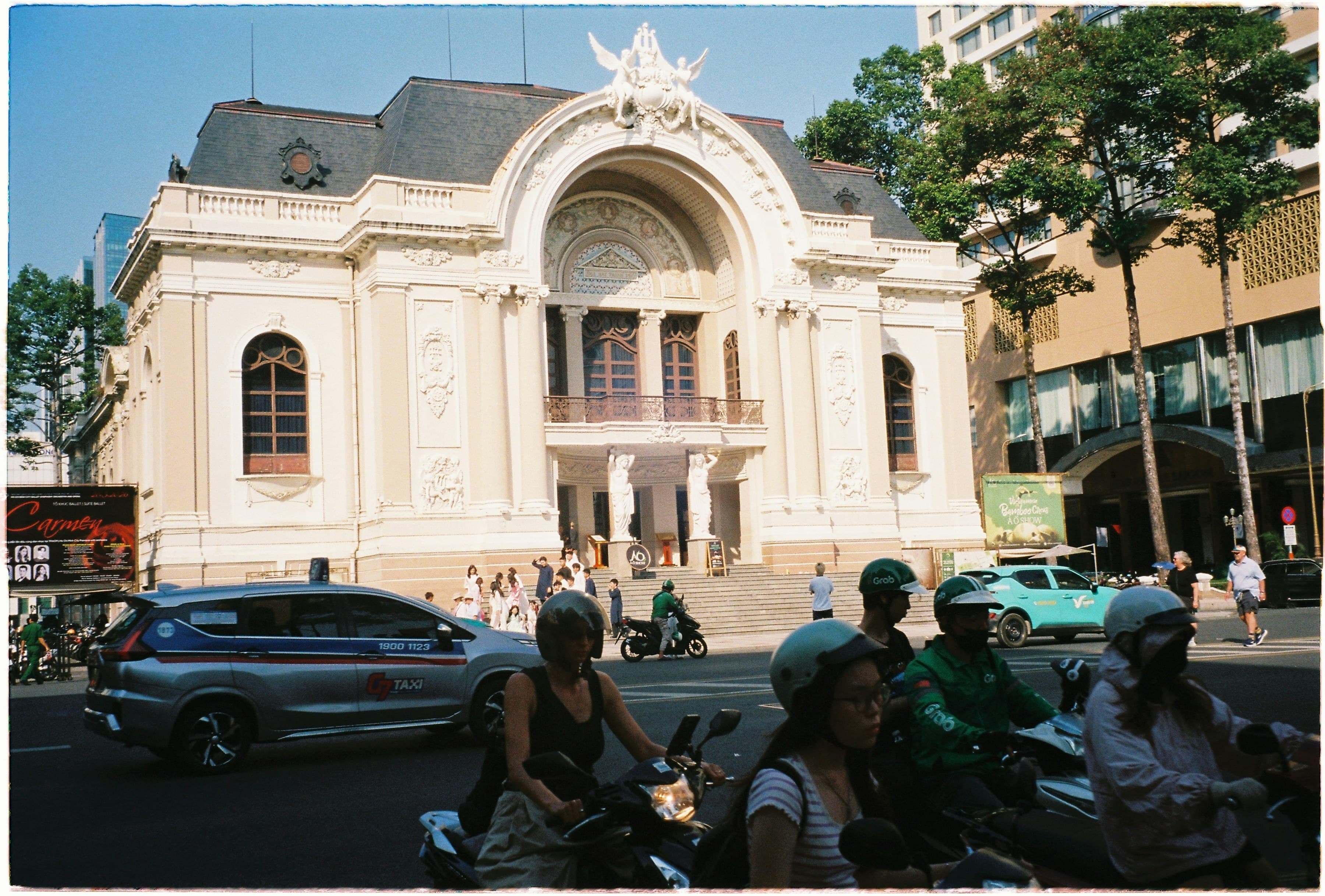 Lam Son Square: The Parliament That Went Back to Being an Opera House