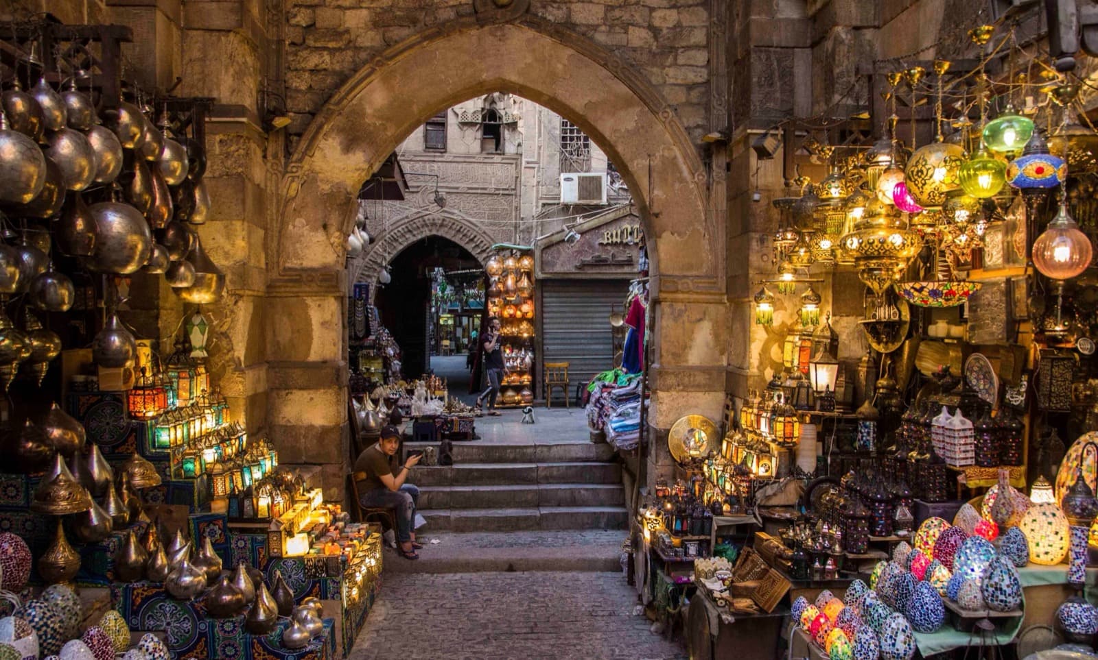 Khan el-Khalili: The Cairo Bazaar Built on a Dynasty's Tombs