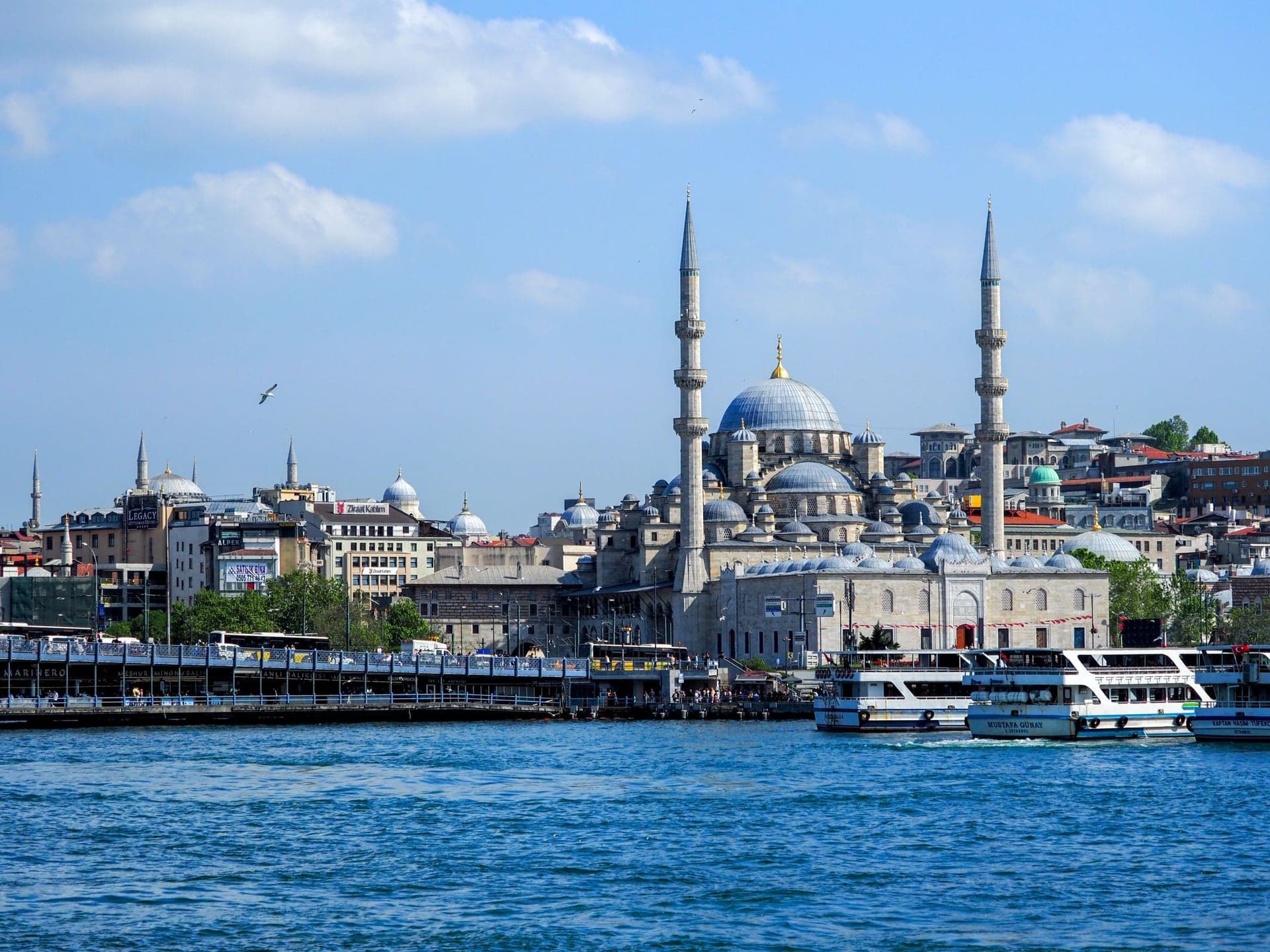 New Mosque: Two Queen Mothers by the Water