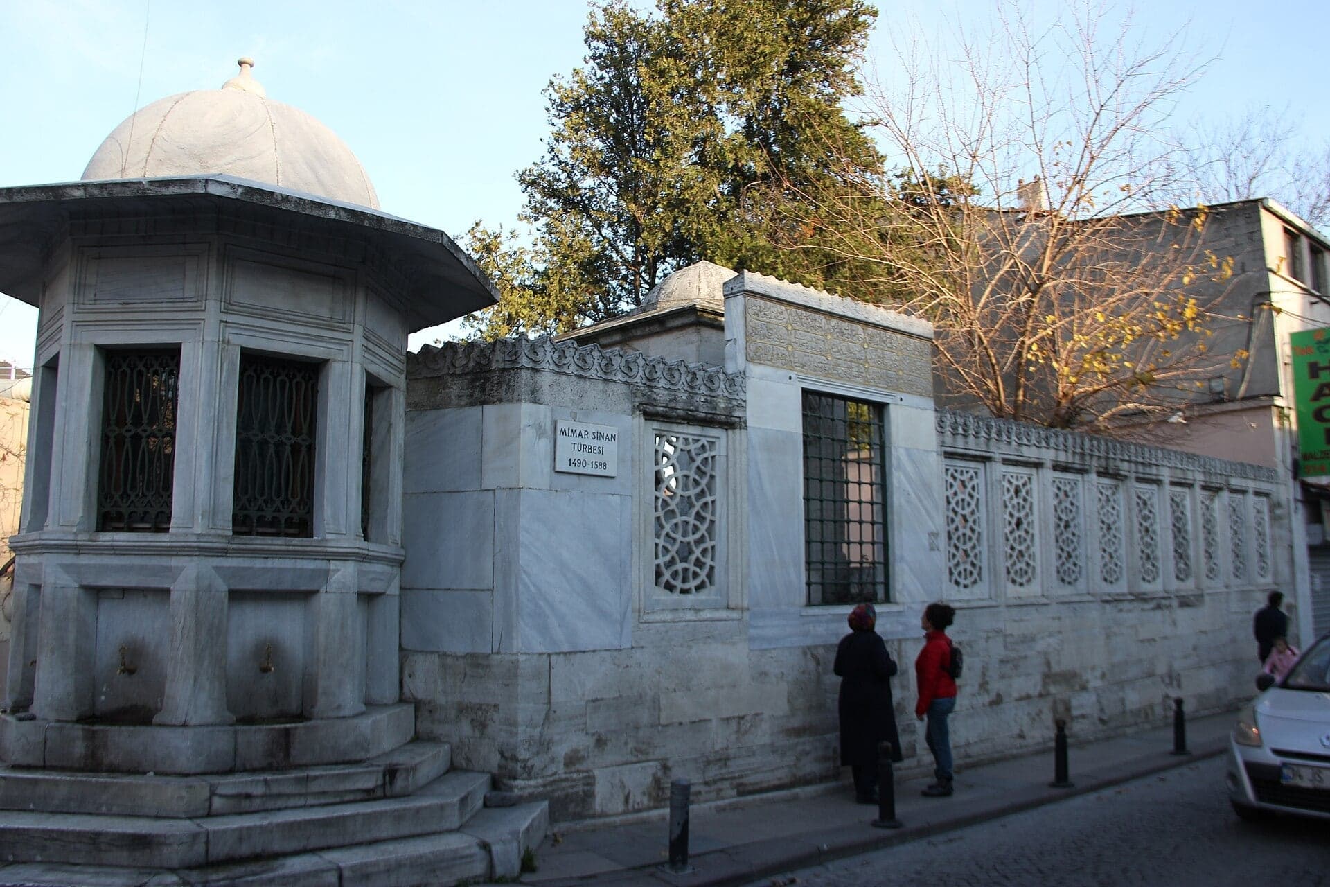 Suleymaniye Terrace: Sinan's View and Tomb