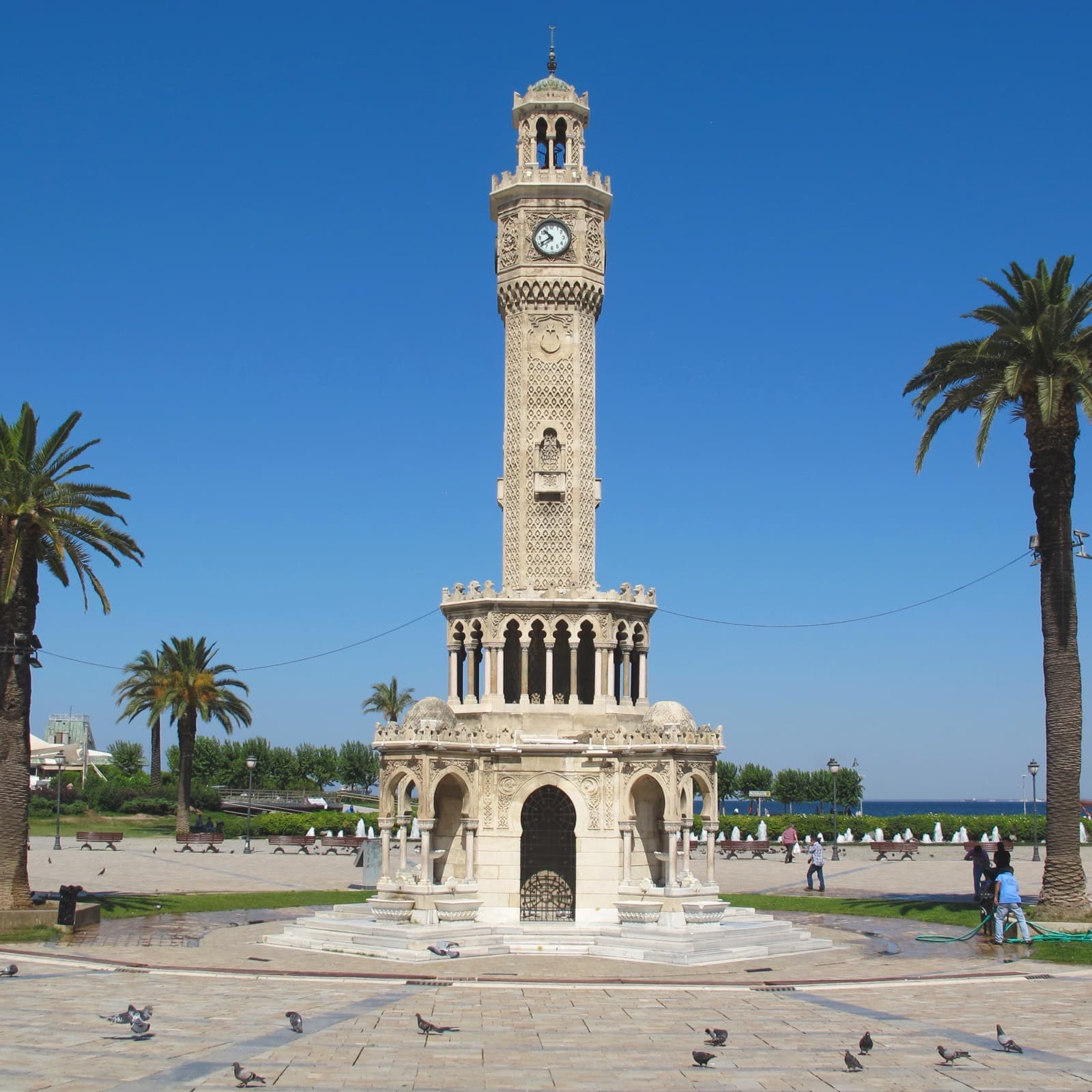 Konak Clock Tower: Reading the Seam Between Two Izmirs