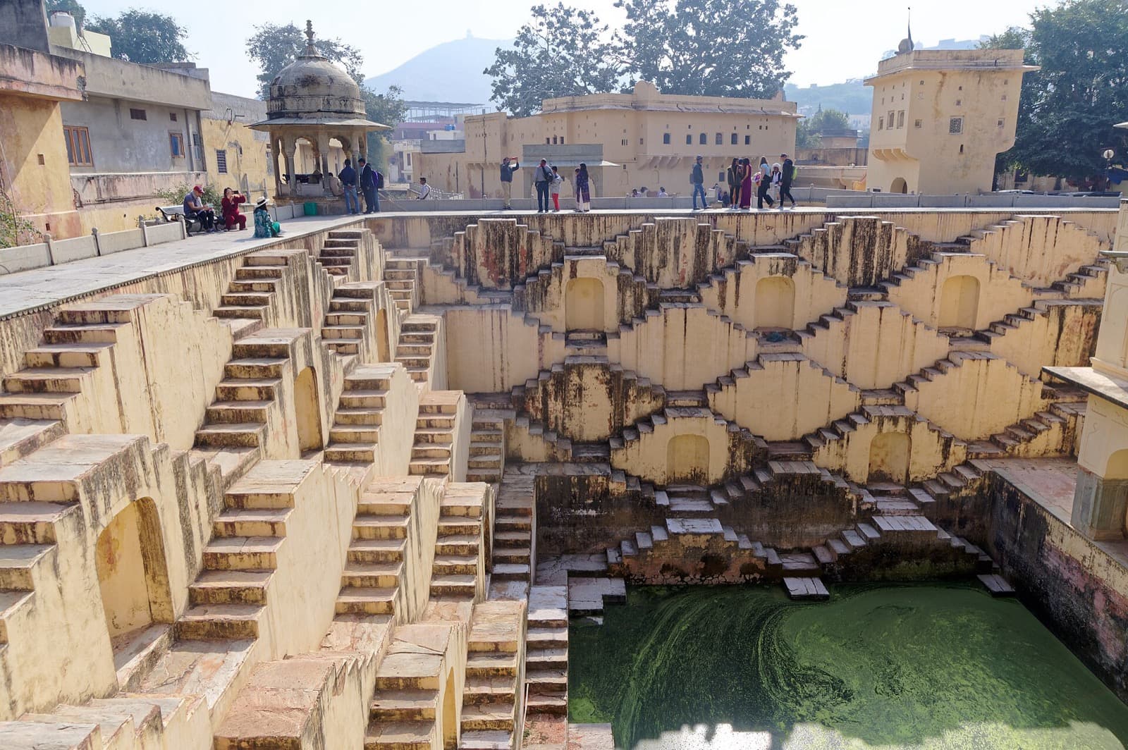 Sukh Niwas, the Zenana and Panna Meena ka Kund: Amber Fort's Water and Privacy Machines