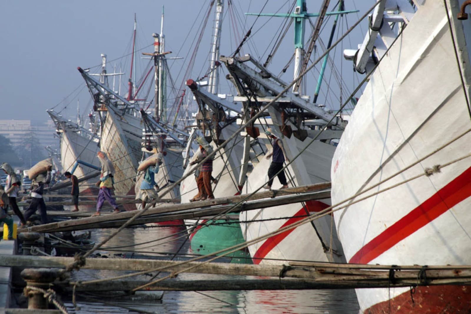 Sunda Kelapa: Jakarta's Hand-Loaded Spice Harbour Explained