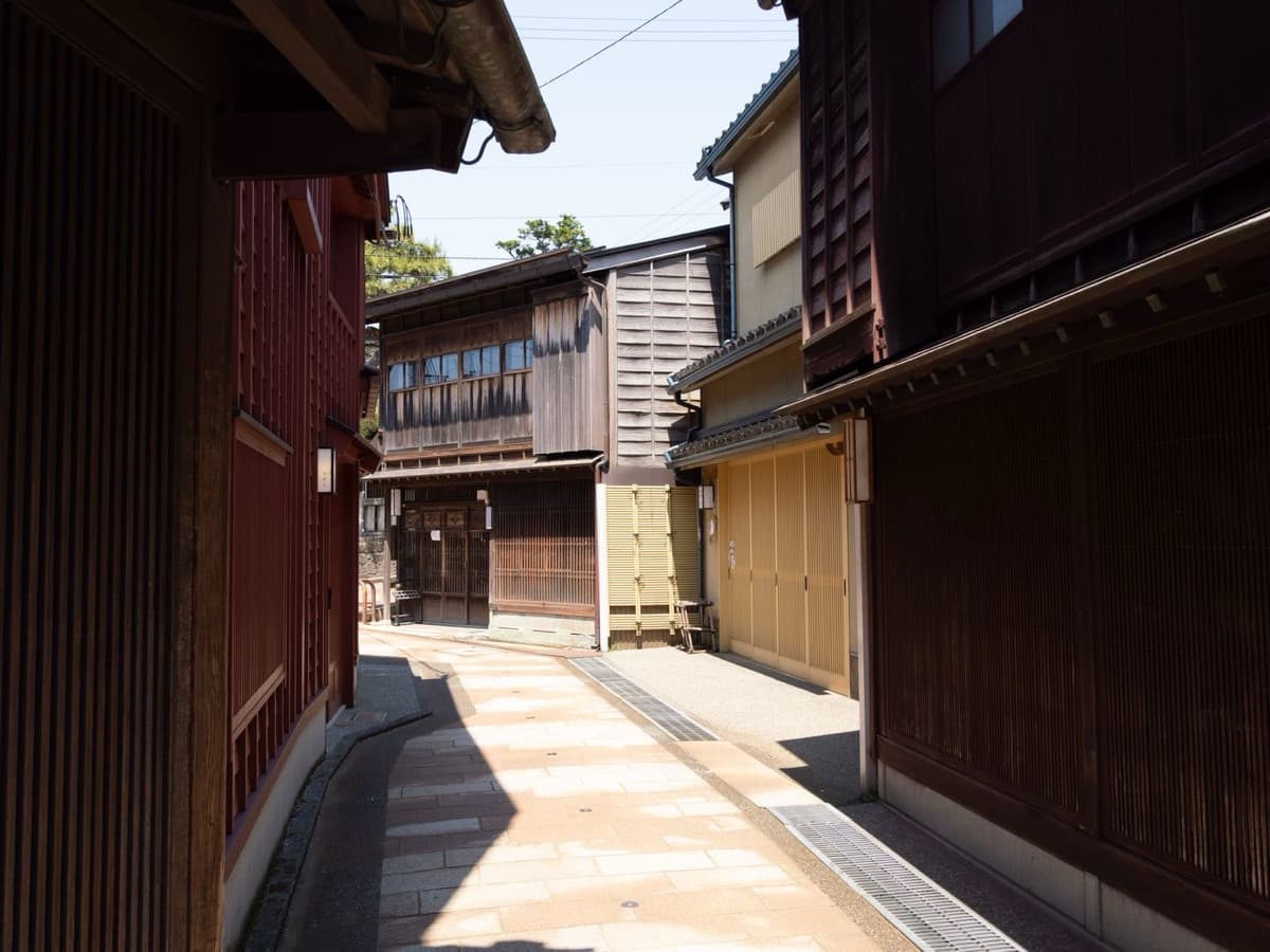 Higashi Chaya: The Kanazawa Geisha District the War Never Touched