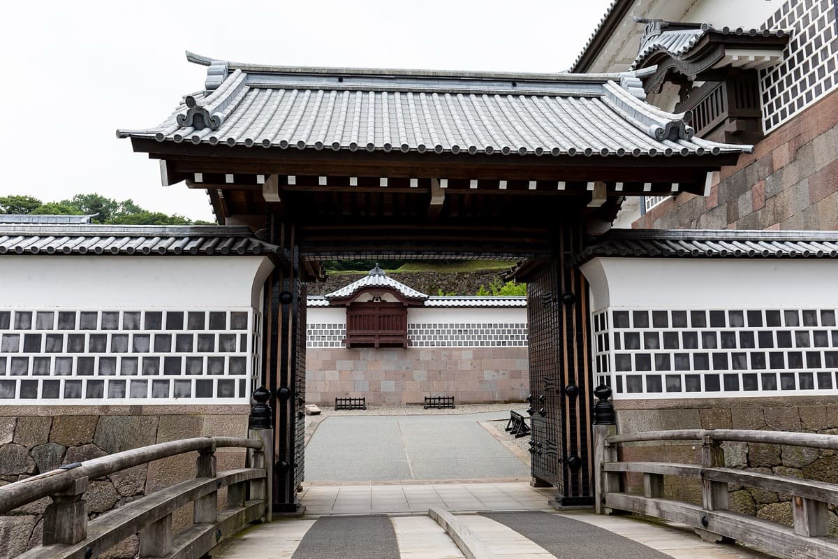 Kenrokuen and the Castle: A Garden of Power