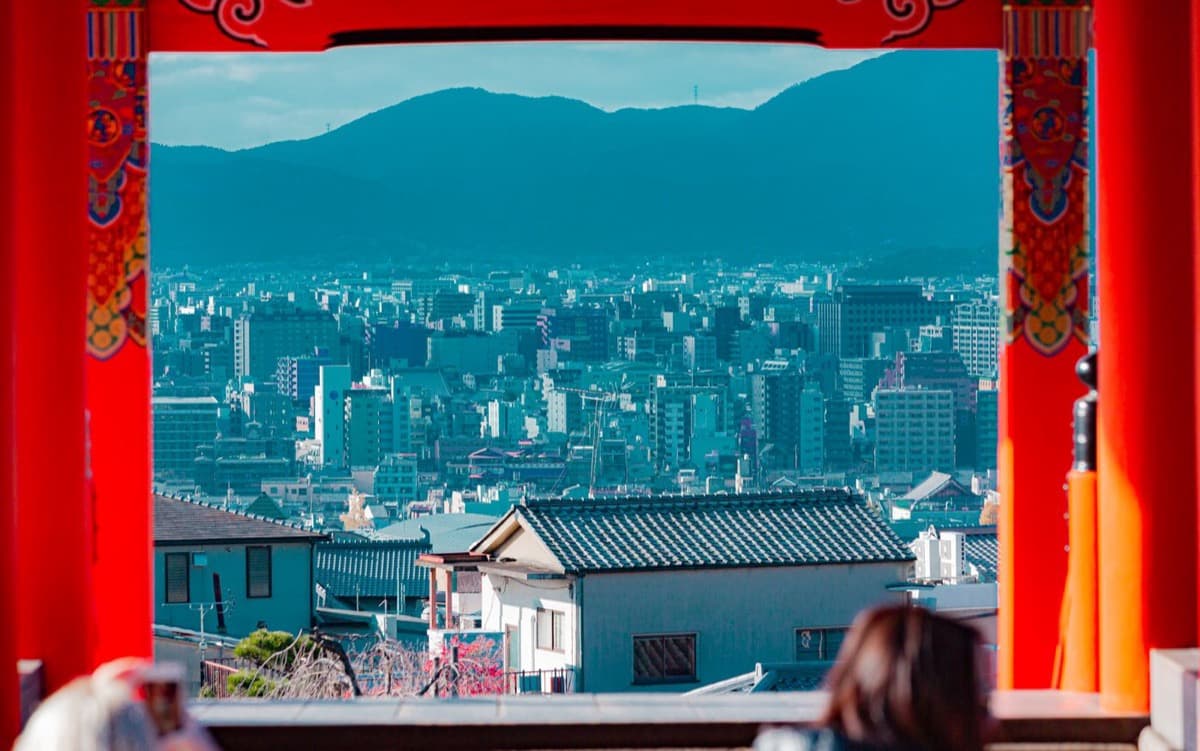 Yotsutsuji: The Crossroads Where Most Turn Back