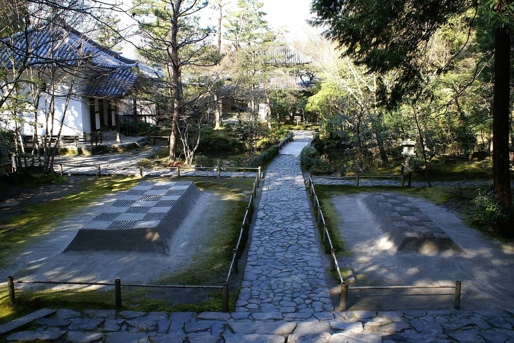 Honen-in: Sand That Stands for Water