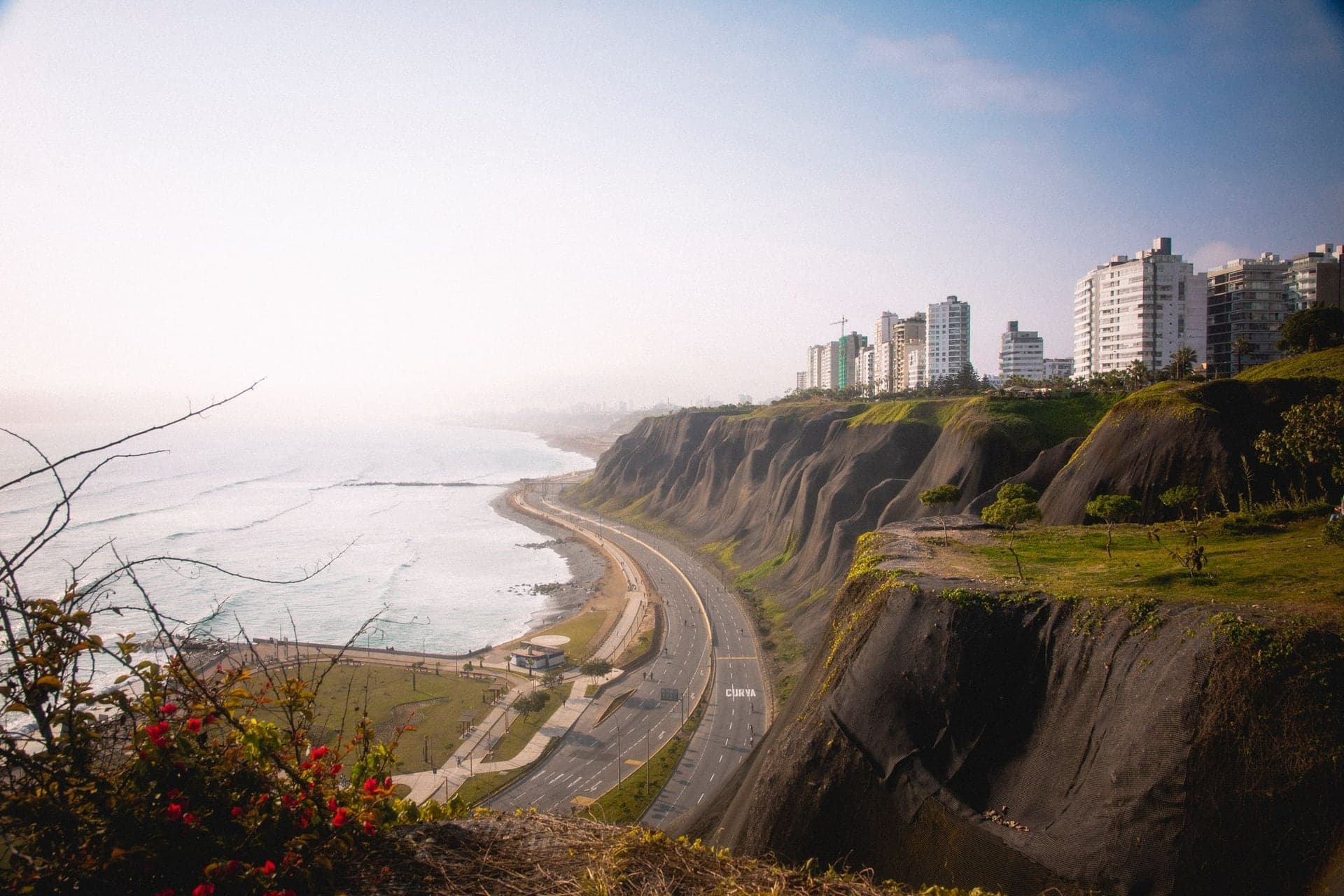 Malecón de la Reserva: A Cliff of River Gravel