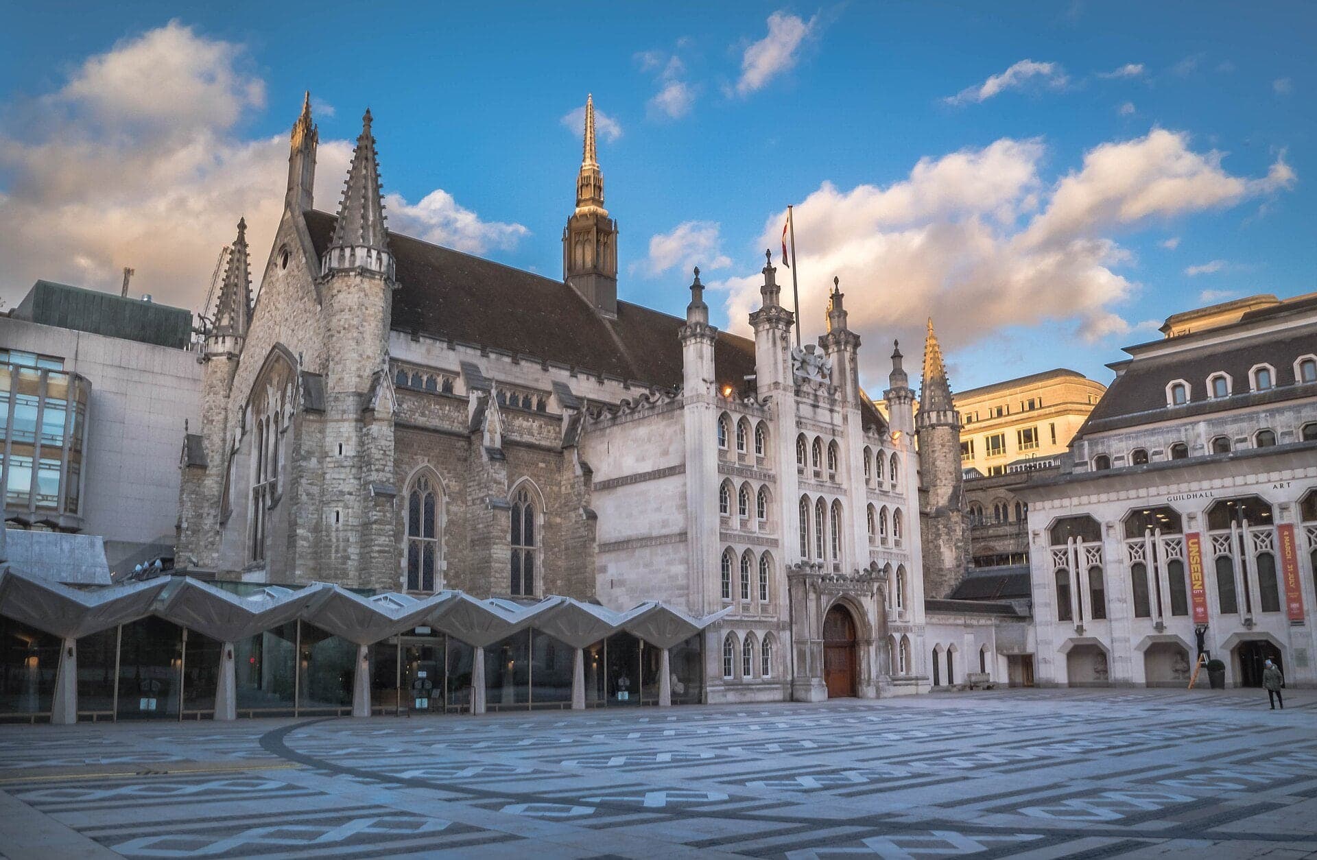 Guildhall Yard: A Roman Arena in the Paving