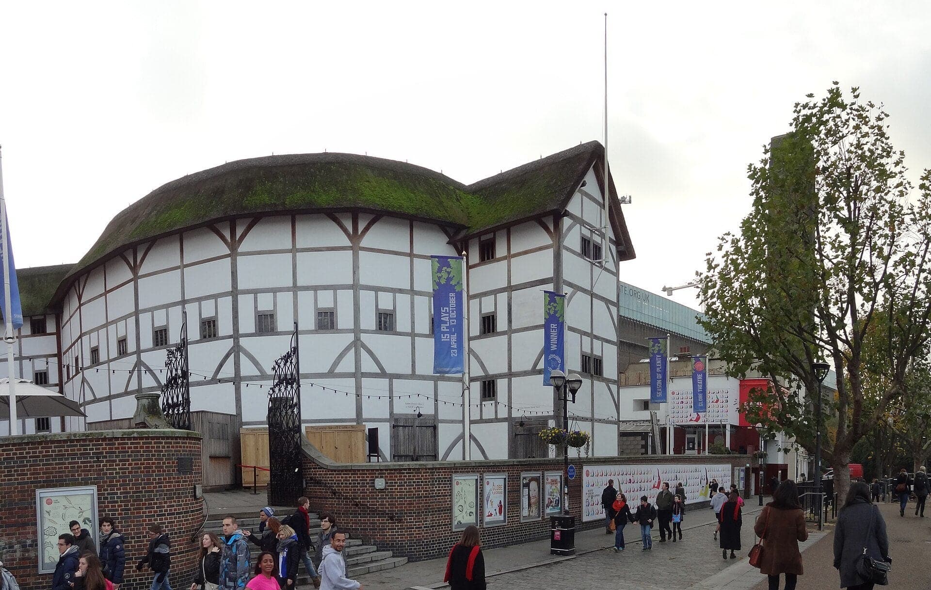 Shakespeare's Globe: The Thatch That Needed Permission
