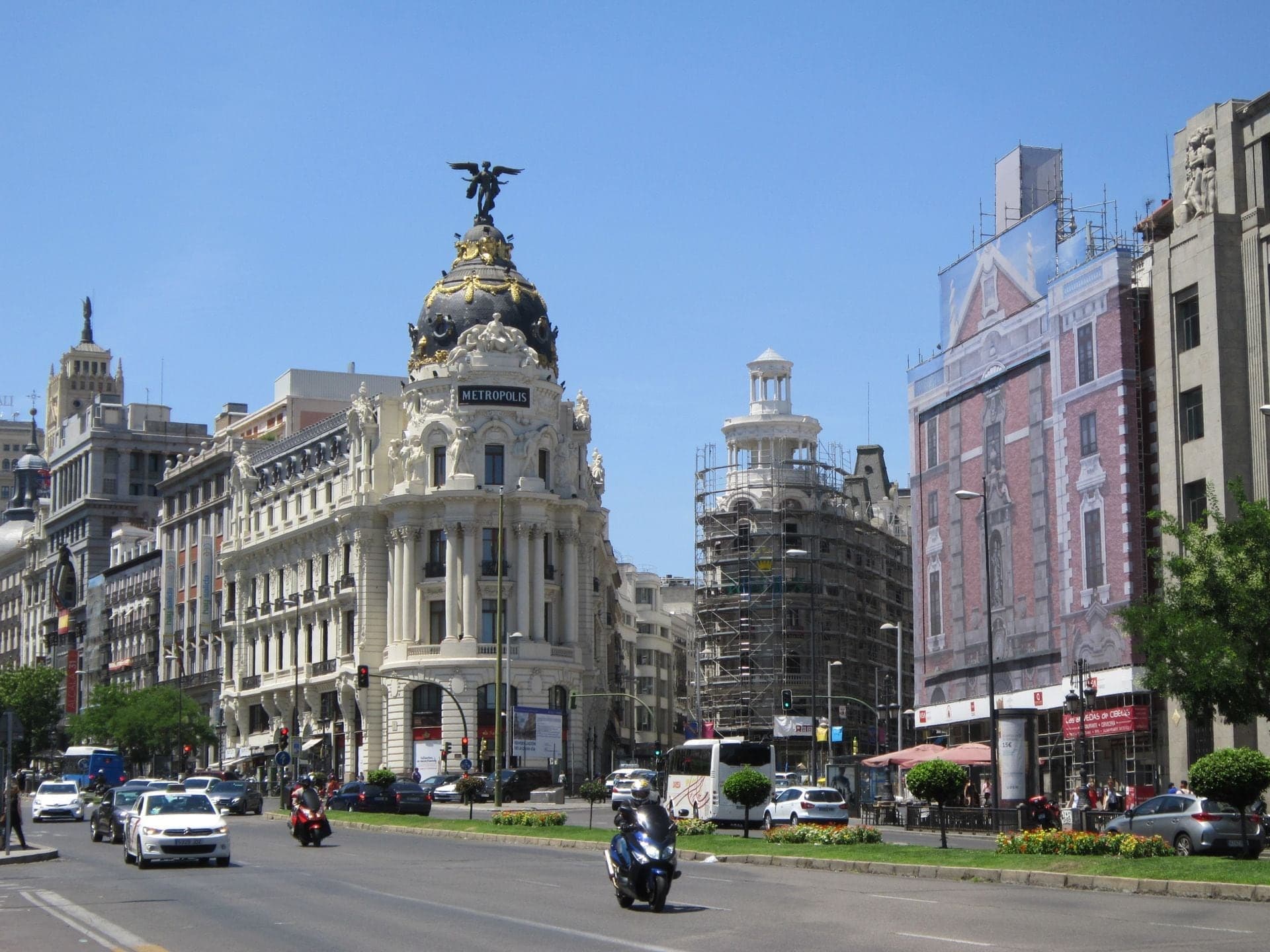 Edificio Metrópolis: The Dome at the Fork