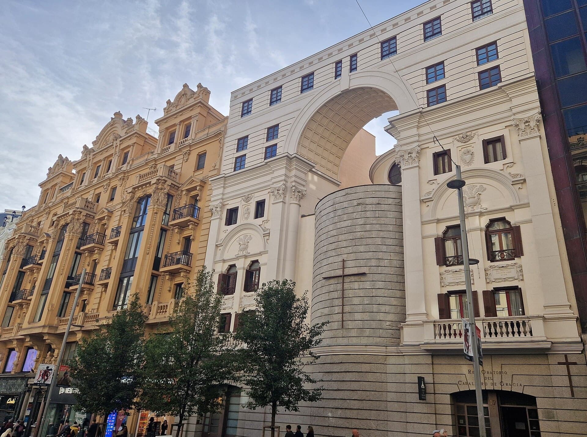 Oratorio del Caballero de Gracia: Facing Two Ways