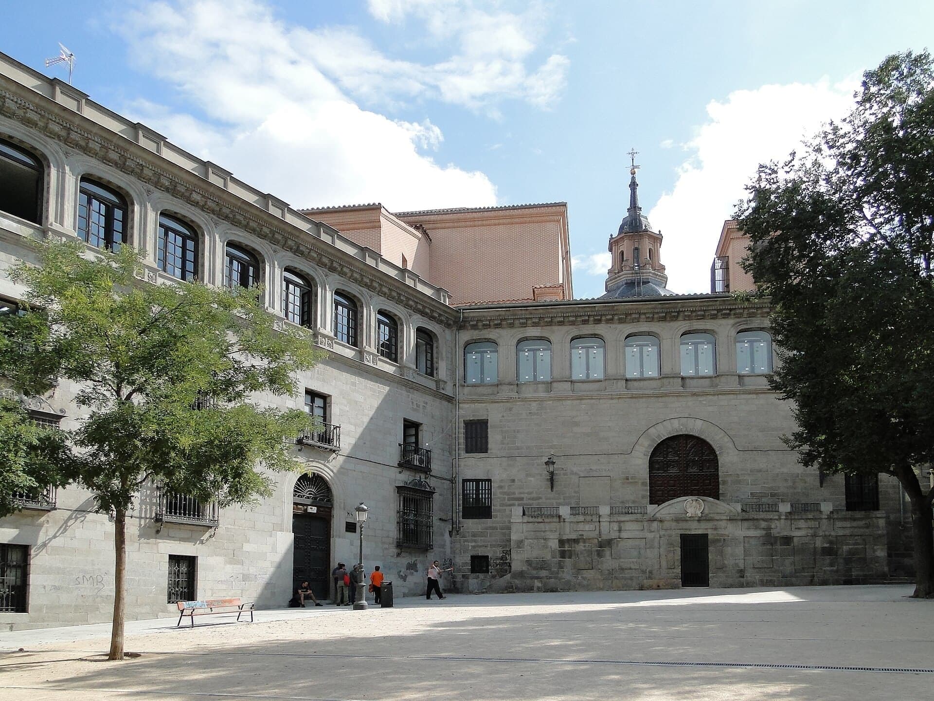 Plaza de la Paja: The Bishop's Chapel
