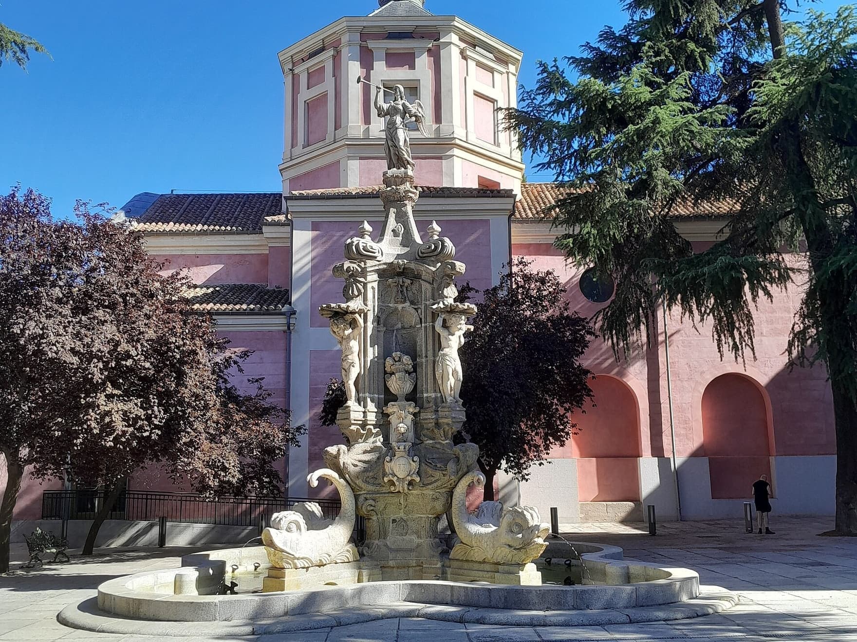 Jardines del Arquitecto Ribera: The Fountain of Fame