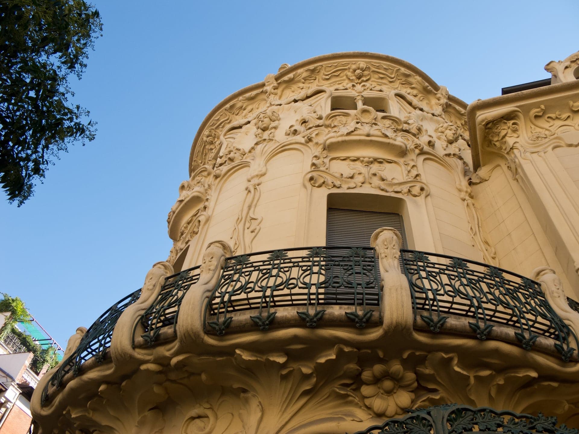 Palacio Longoria: A House That Grows