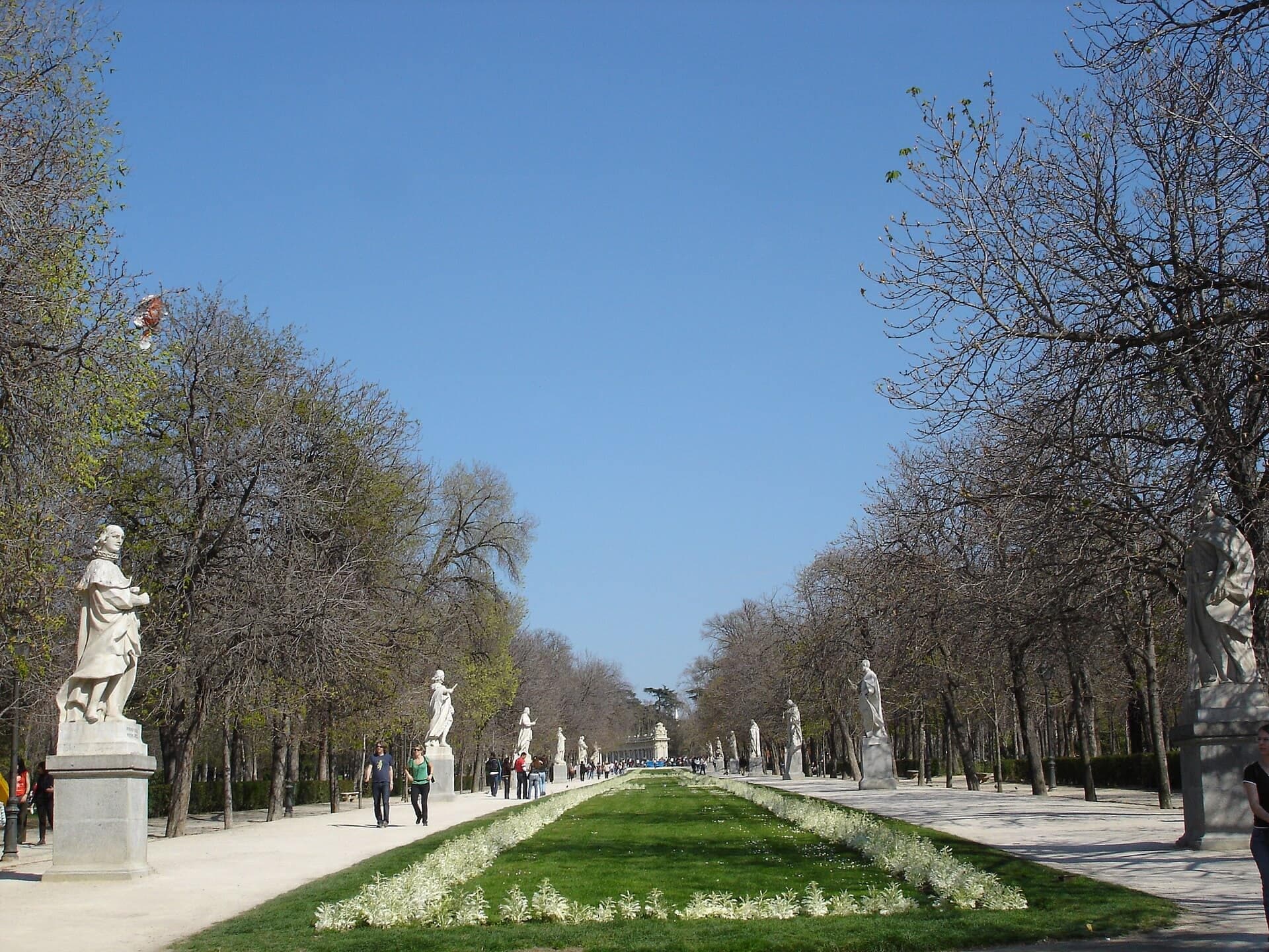 Paseo de la Argentina: Kings Off the Palace Roof