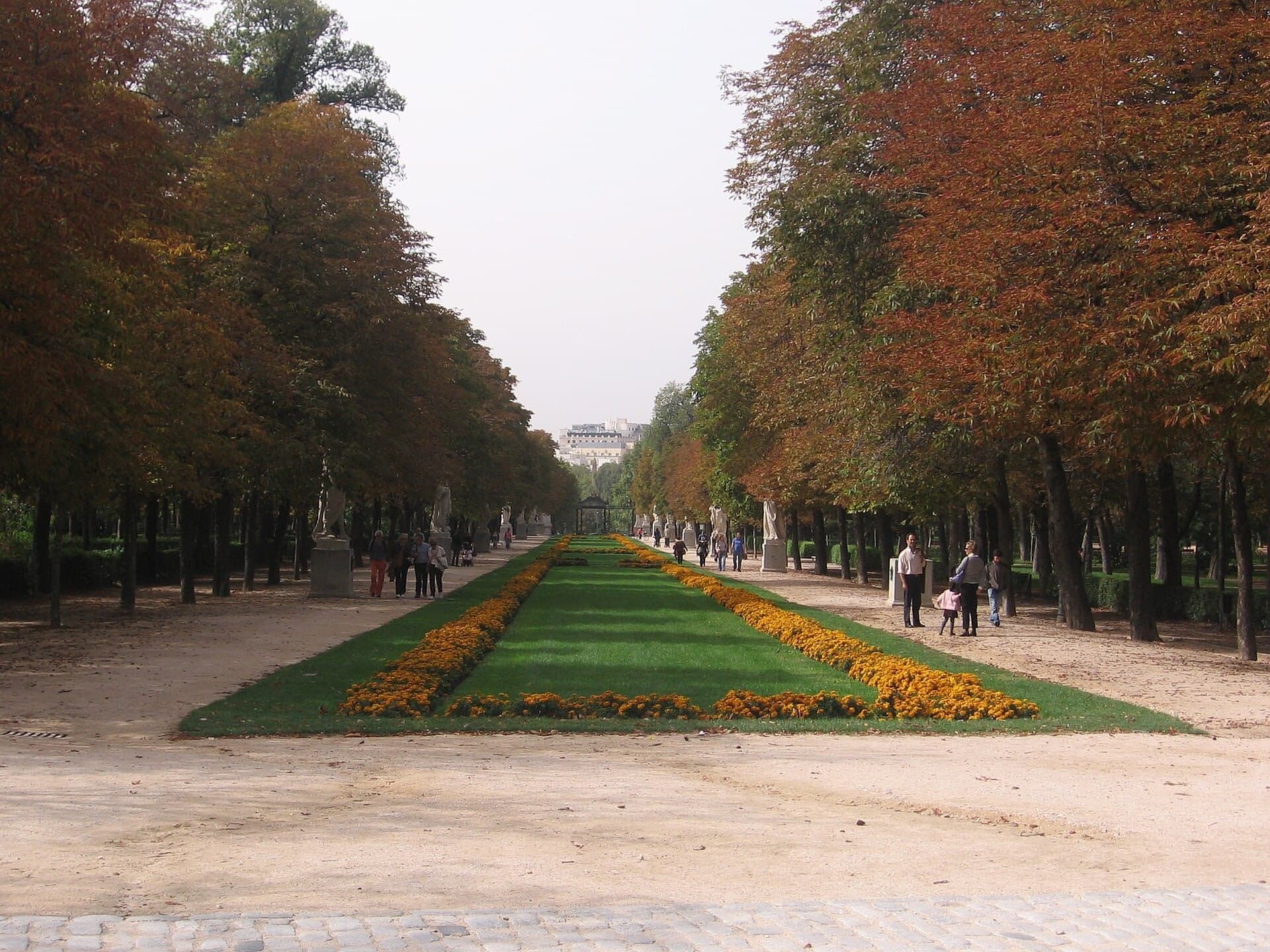 Paseo de la Argentina: Kings Off the Palace Roof