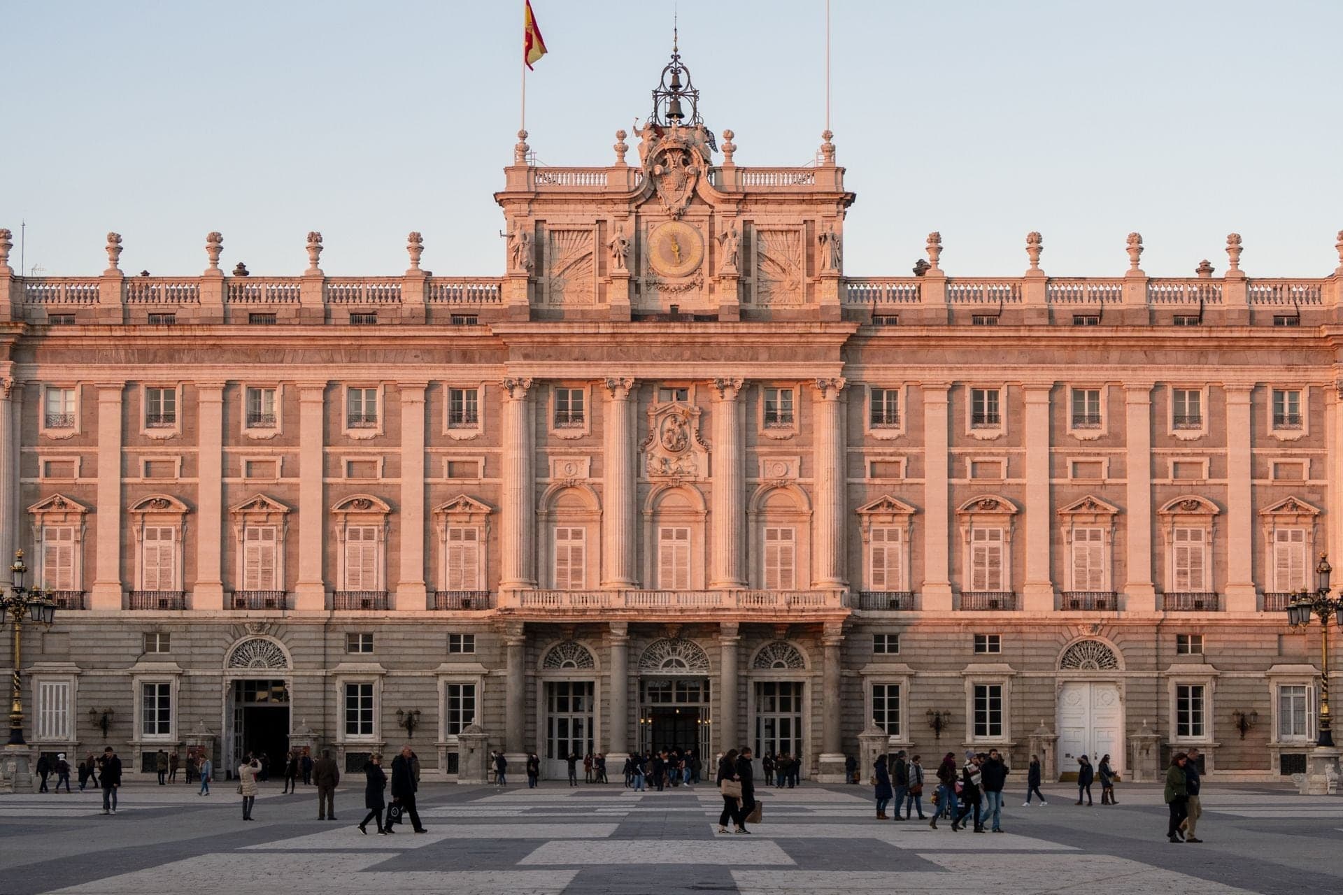 Plaza de la Armería: Palace and Cathedral Face to Face