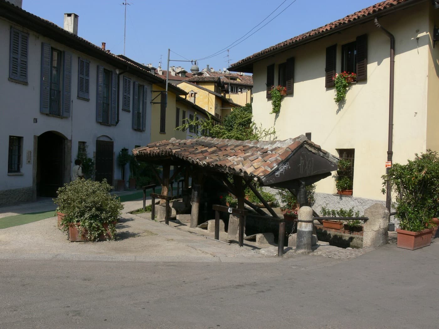 Vicolo dei Lavandai: The Washermen's Alley That Explains Milan's Buried Port