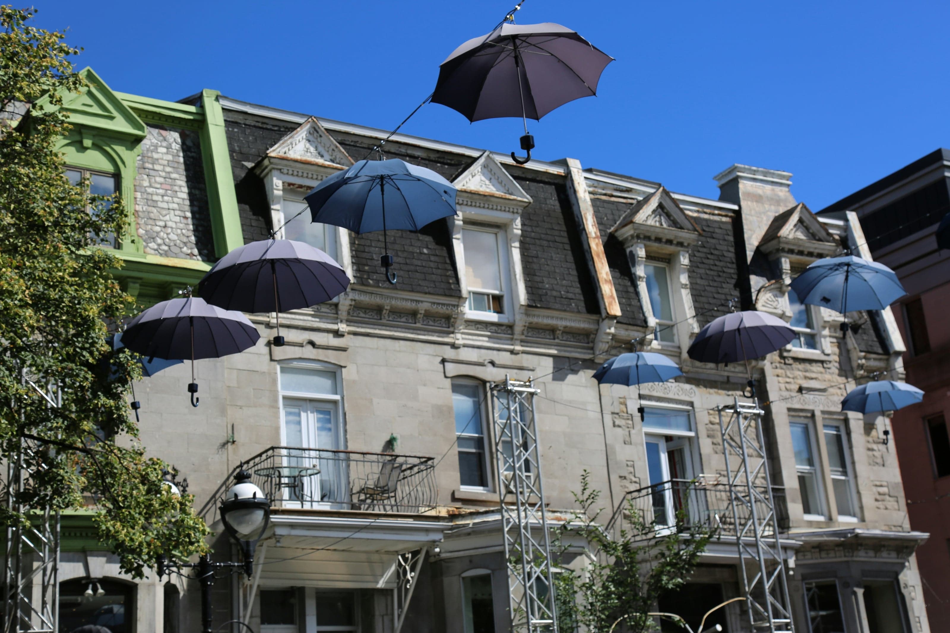 Plateau and Mile End: Outside Staircases, Smoked Meat and Bagels