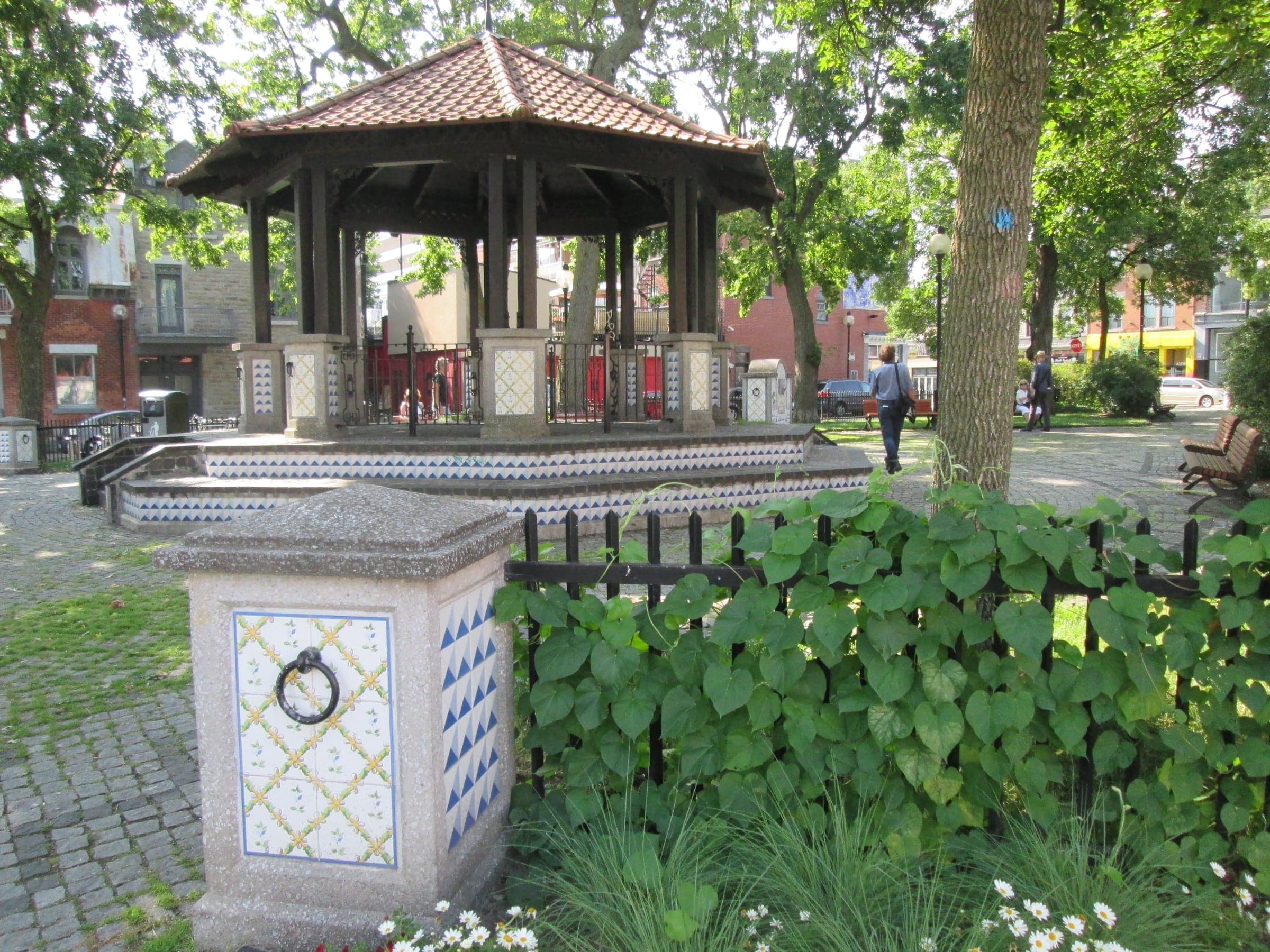 Parc du Portugal: Blue Tiles and Leonard Cohen's Door